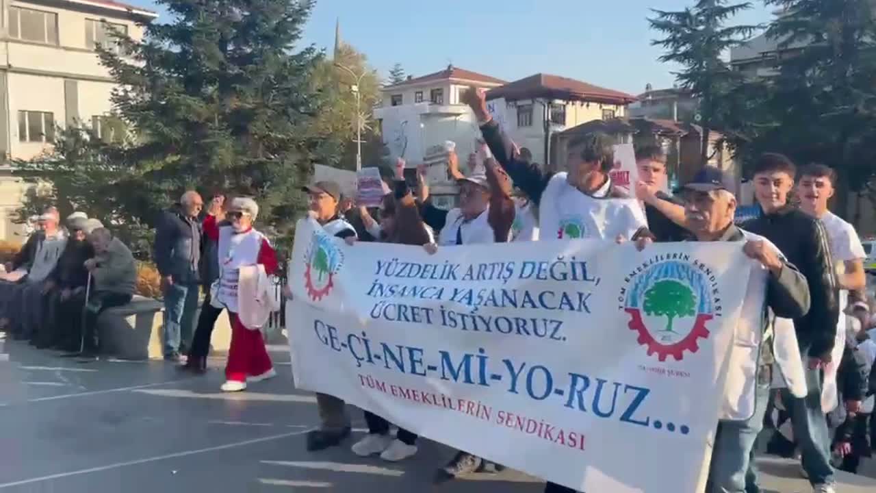 Bozüyük’te emekliler yoksulluğa karşı yürüdü