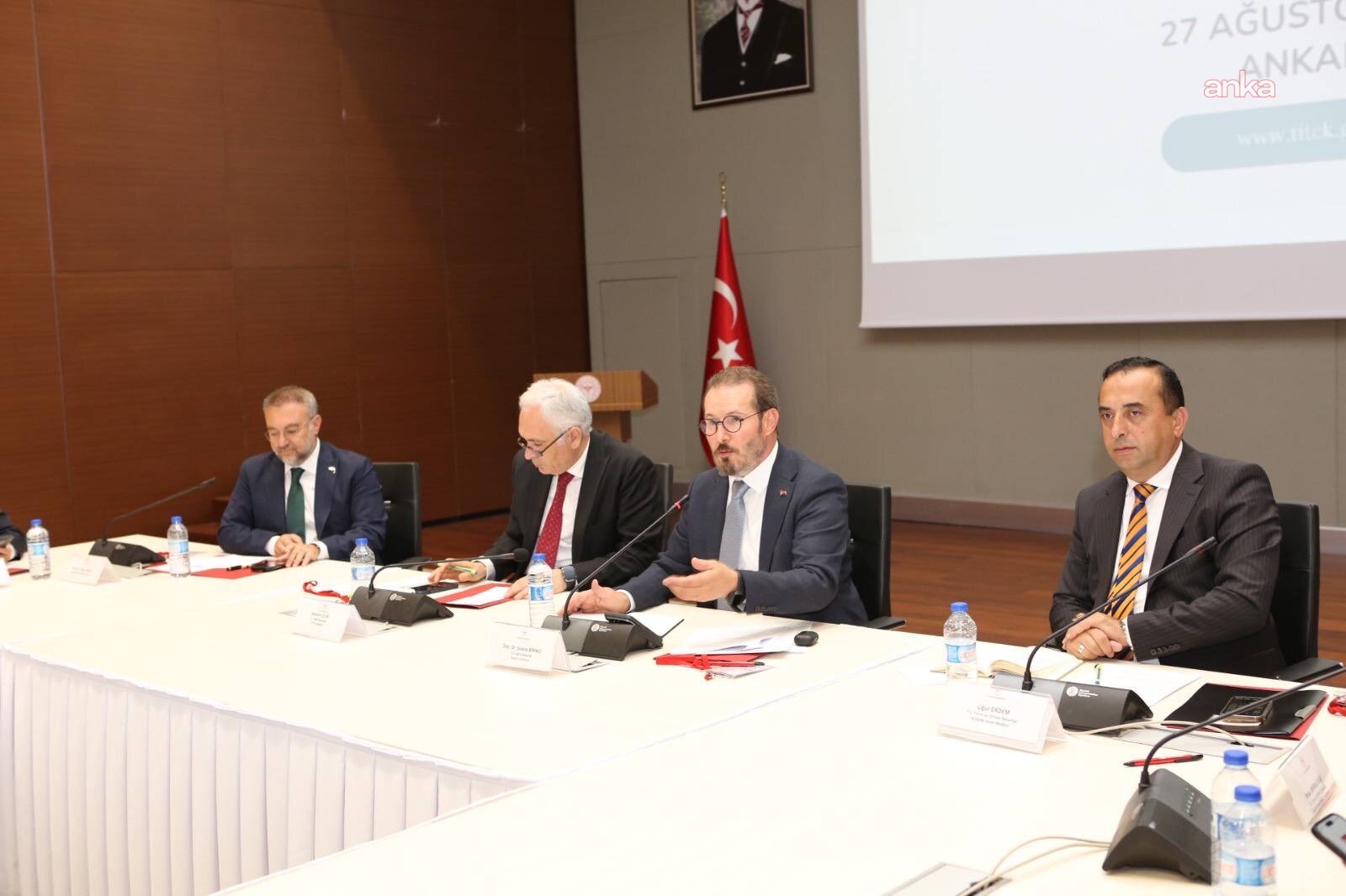 Sağlık Bakanlığında kenevirden elde edilen ürünler için "tohumdan eczaneye" süreci ele alındı