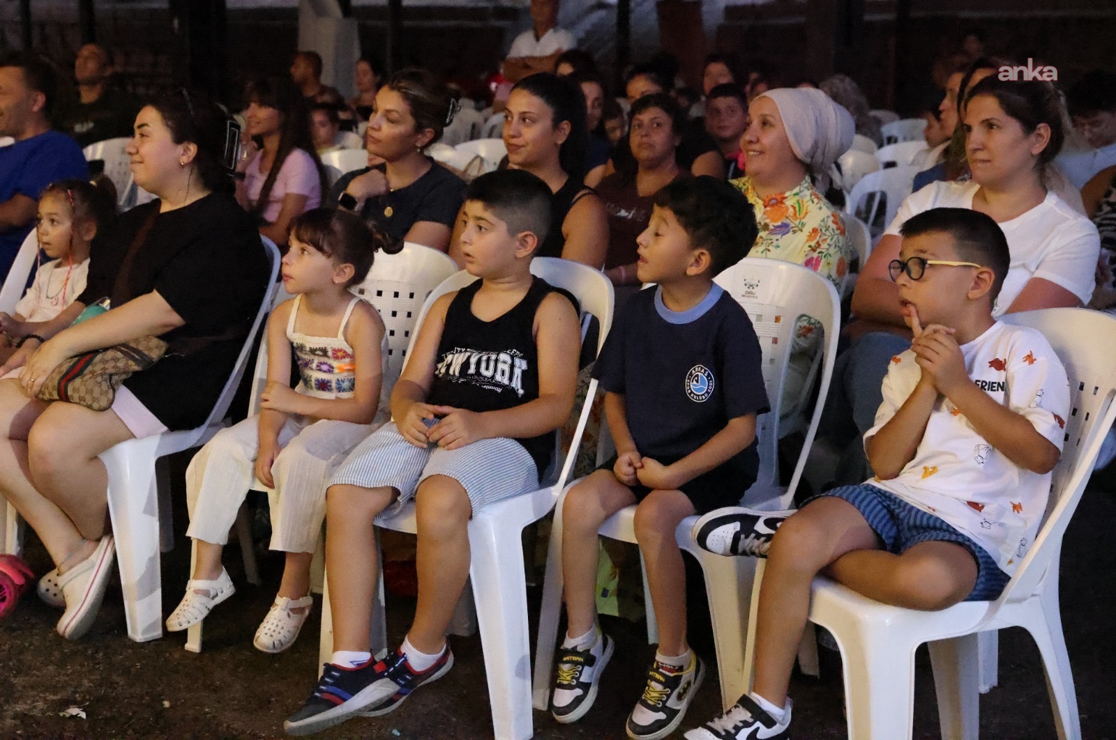 Çiğli Mahalle Tiyatro Günleri'nde 1.350 çocuk tiyatroyla buluştu