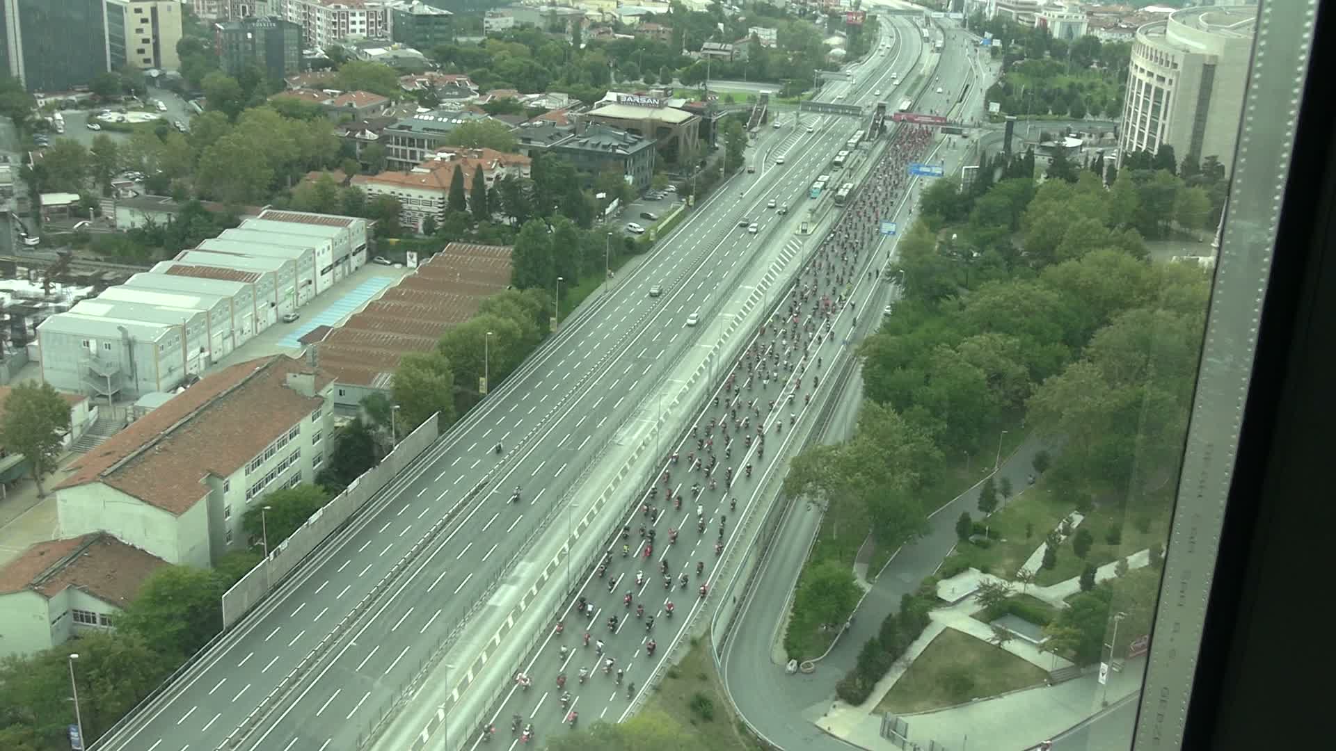 İstanbul'da 30 Ağustos motosiklet kortejleriyle kutlandı
