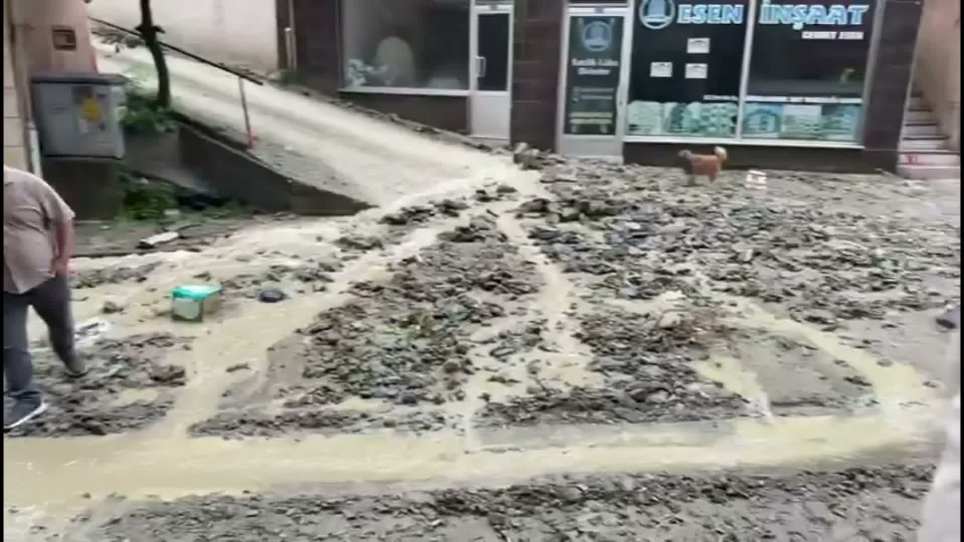 Sinop Ayancık’ta sağanak hayatı olumsuz etkiledi