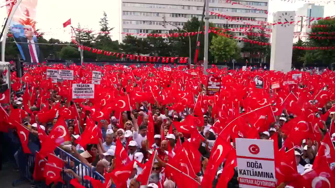 İYİ Parti: "103 yıl önce yakılan meşaleyi aynı inanç ve kararlılıkla geleceğe taşıyoruz"
