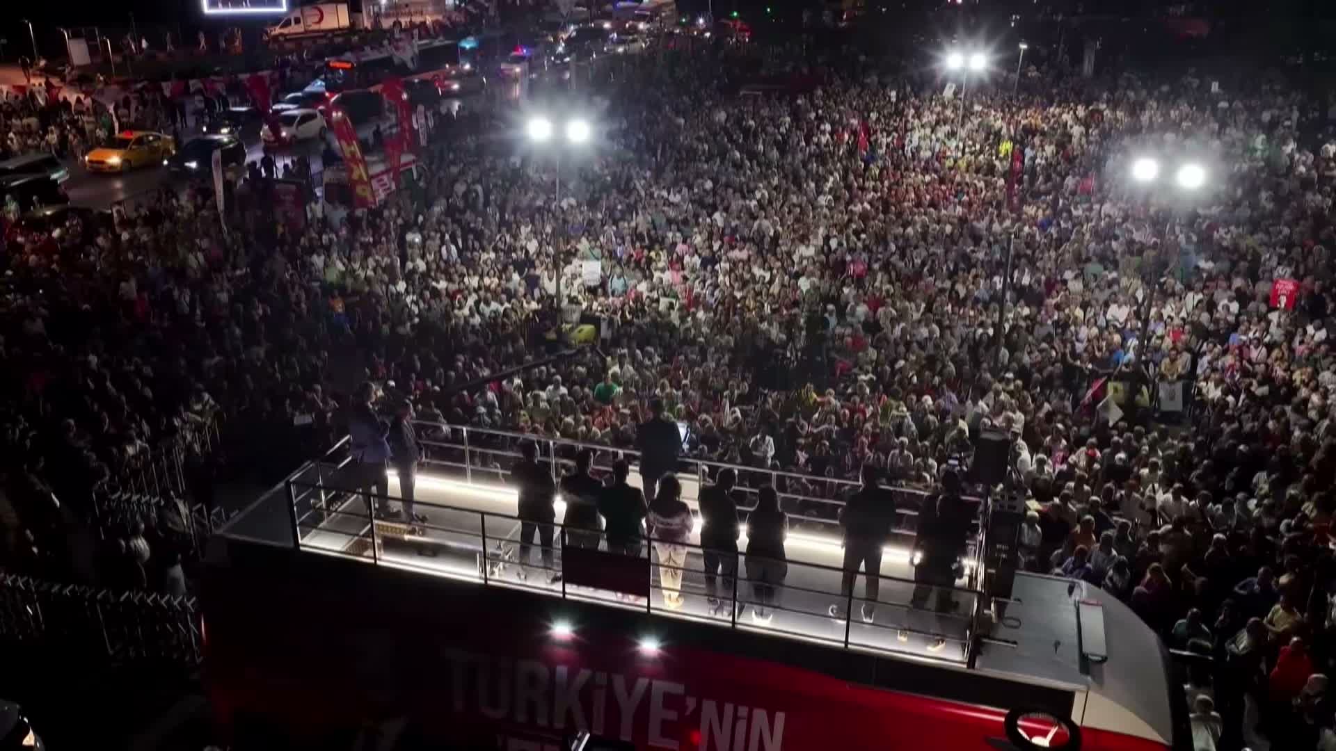 YENİ Parti'den Üsküdar buluşması... Özel, Mansur Yavaş'ın sözlerini tekrarladı: Ayrılıkta azap, birliktelikte rahmet vardır