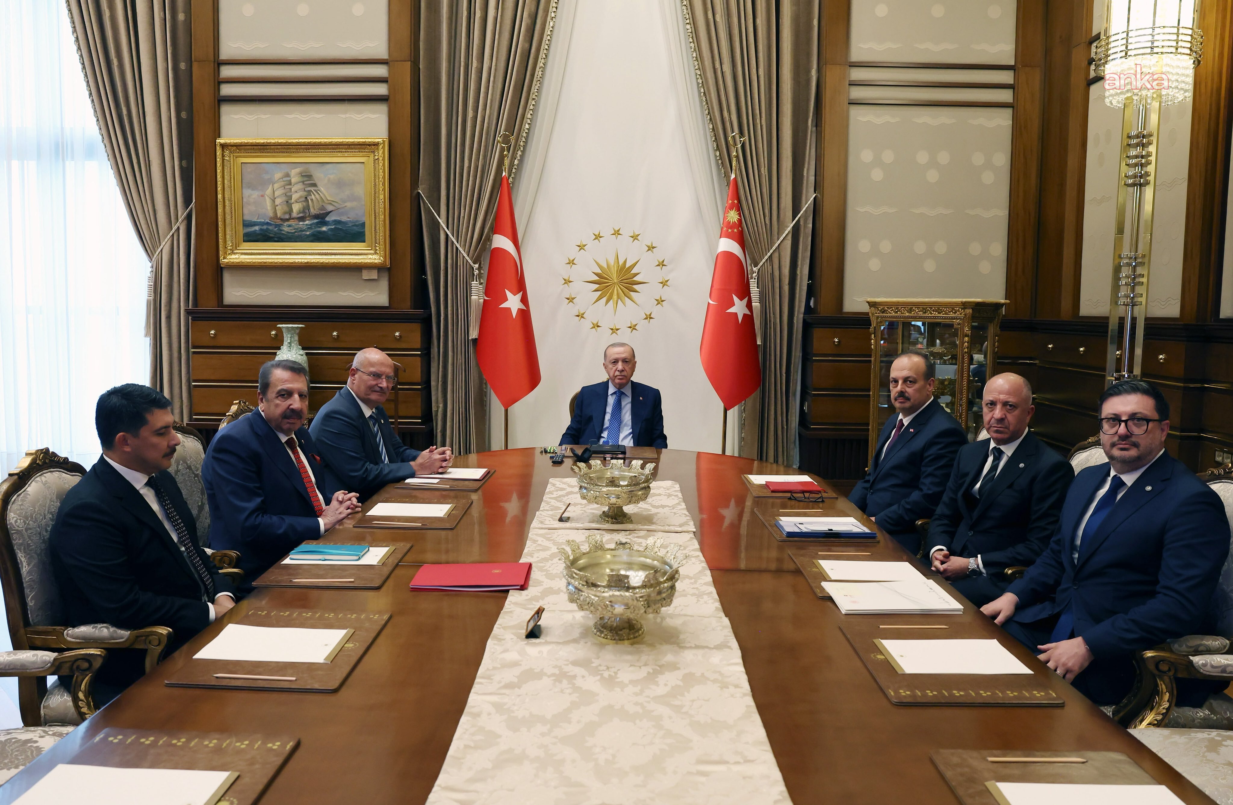 Cumhurbaşkanı Erdoğan, Ankara Valisi Canbolat ile oda ve kurum temsilcilerini kabul etti