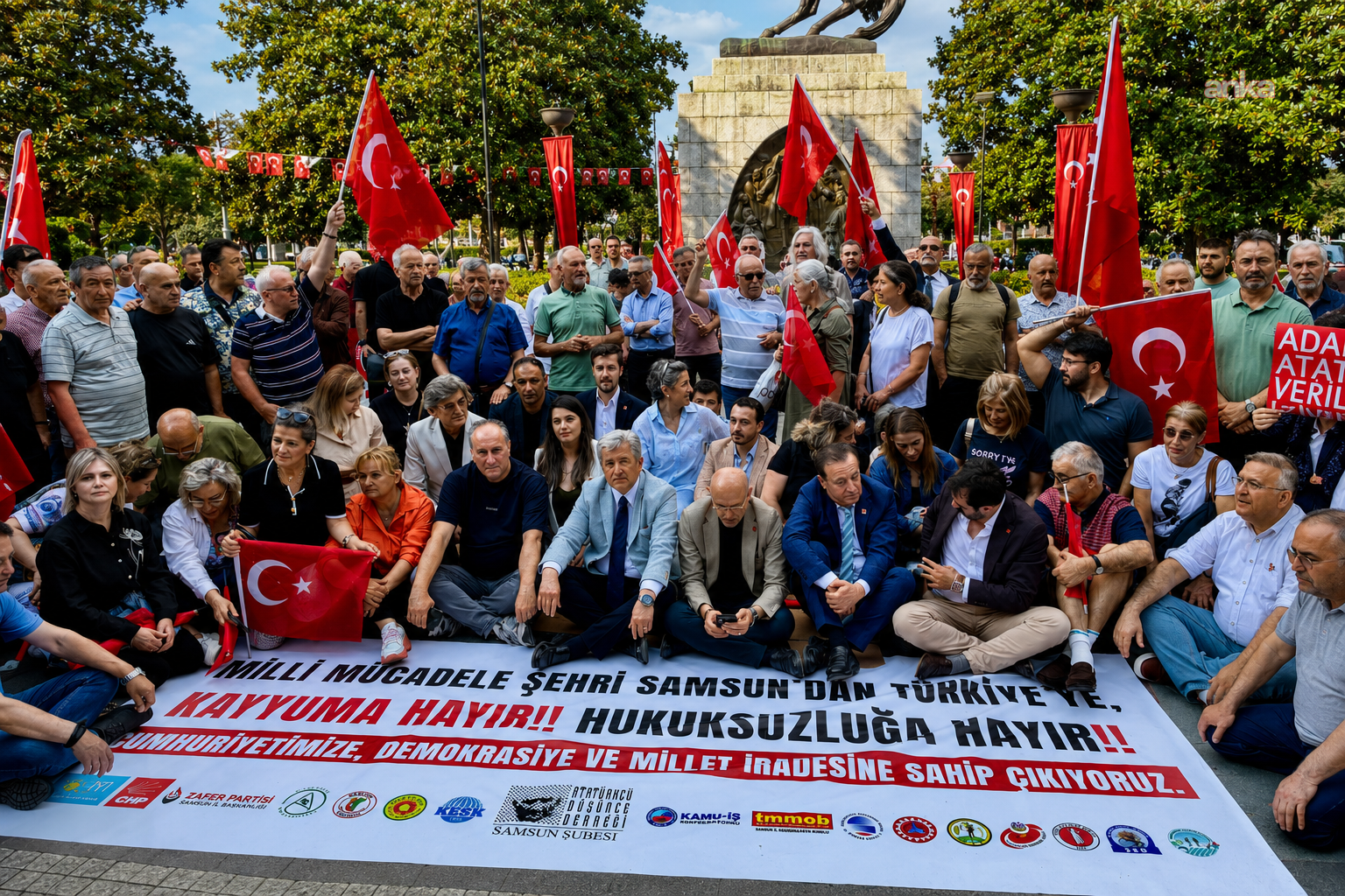 Samsun'da siyasi parti ve STK'lardan "demokrasi" eylemi