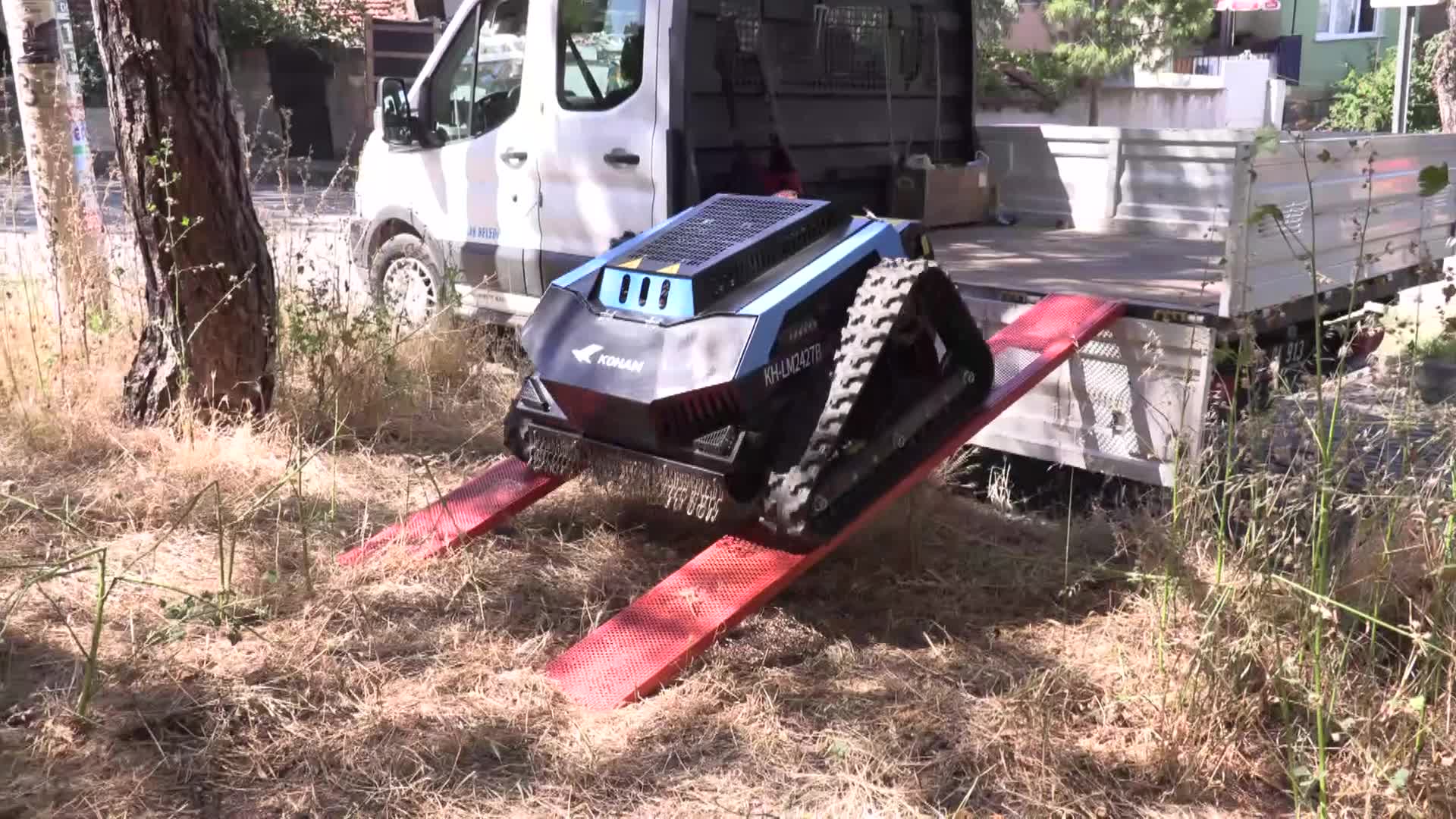 Konak’tan teknolojik adım: Ot biçme robotu sahada