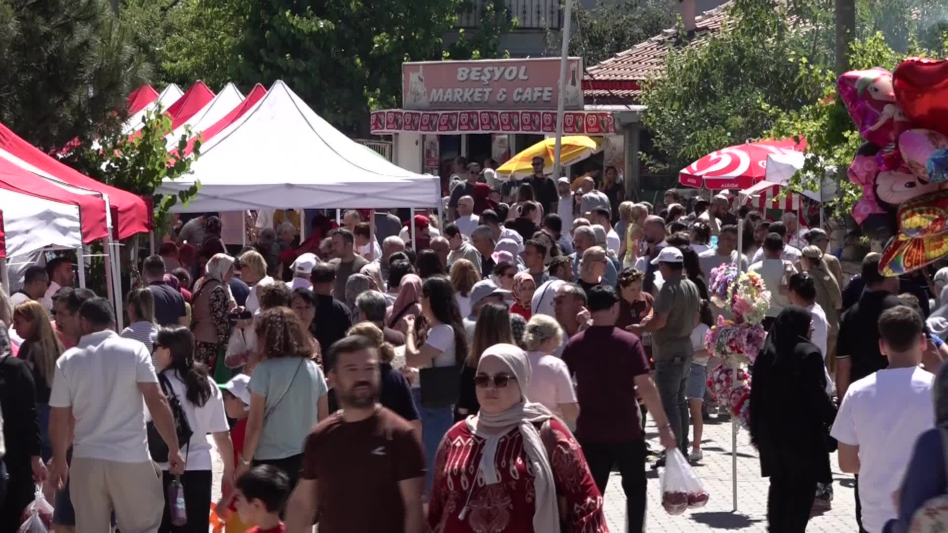 Bornova’da kiraz bereketi festivale dönüştü