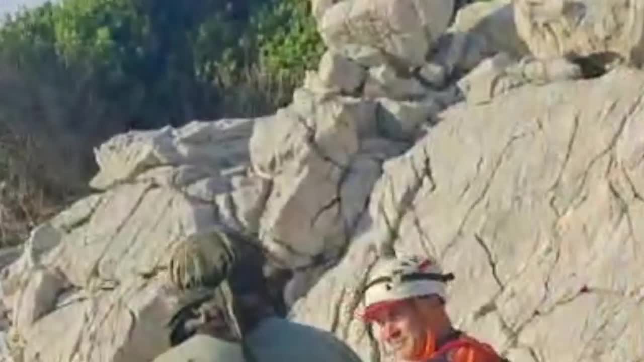 Datça'da kayalıklarda mahsur kalan 2 kişi kurtarıldı
