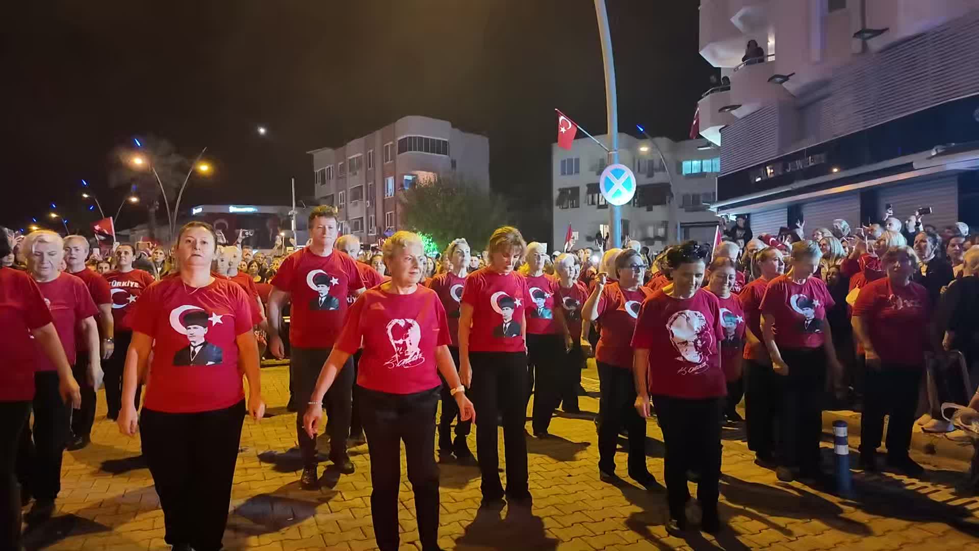 Marmaris'te Cumhuriyet Bayramı coşkusu, Yeni Türkü konseriyle taçlandı