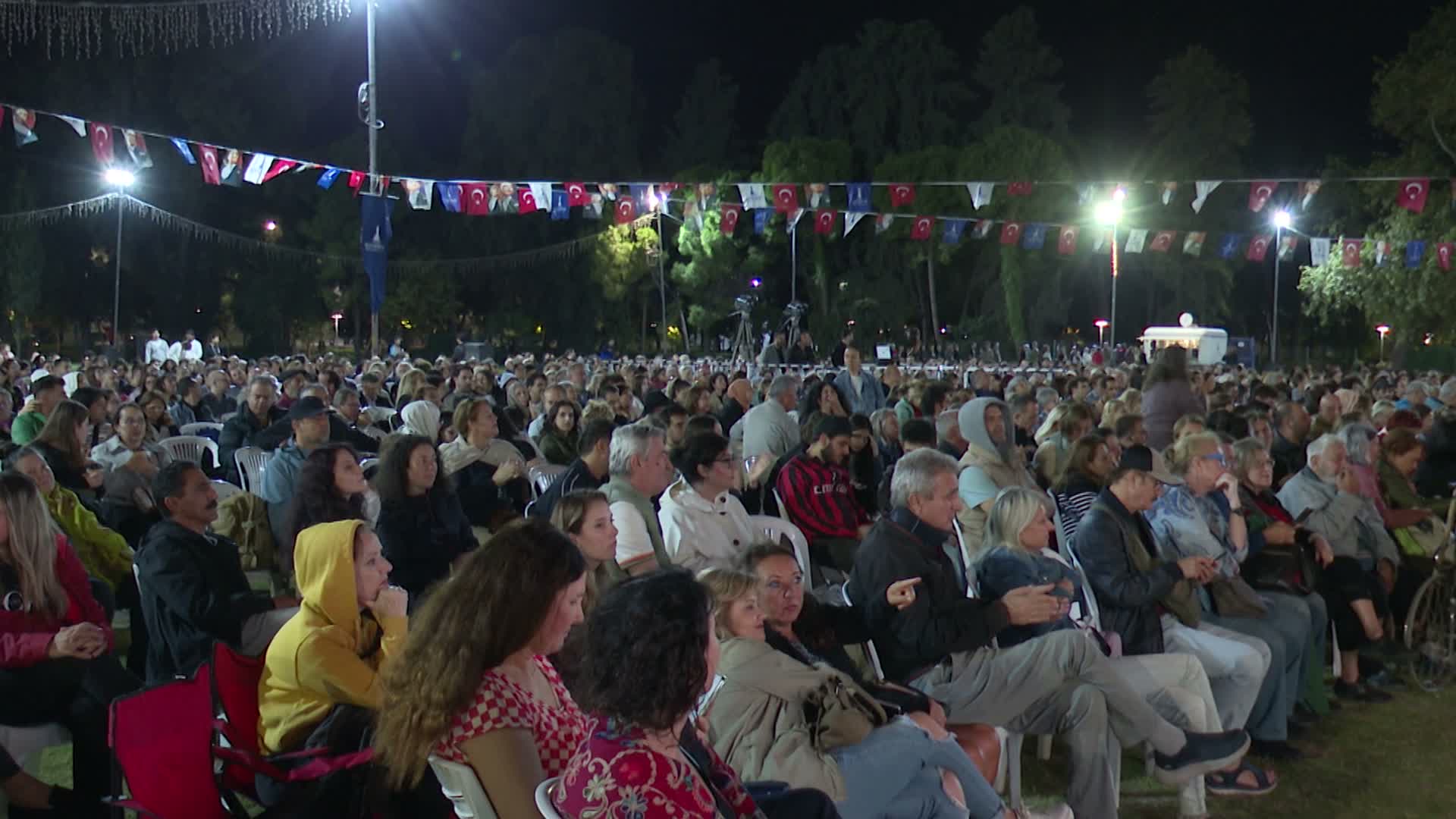 İzmir Oda Orkestrası yeni sezonu Zeytin Sahne’de açtı