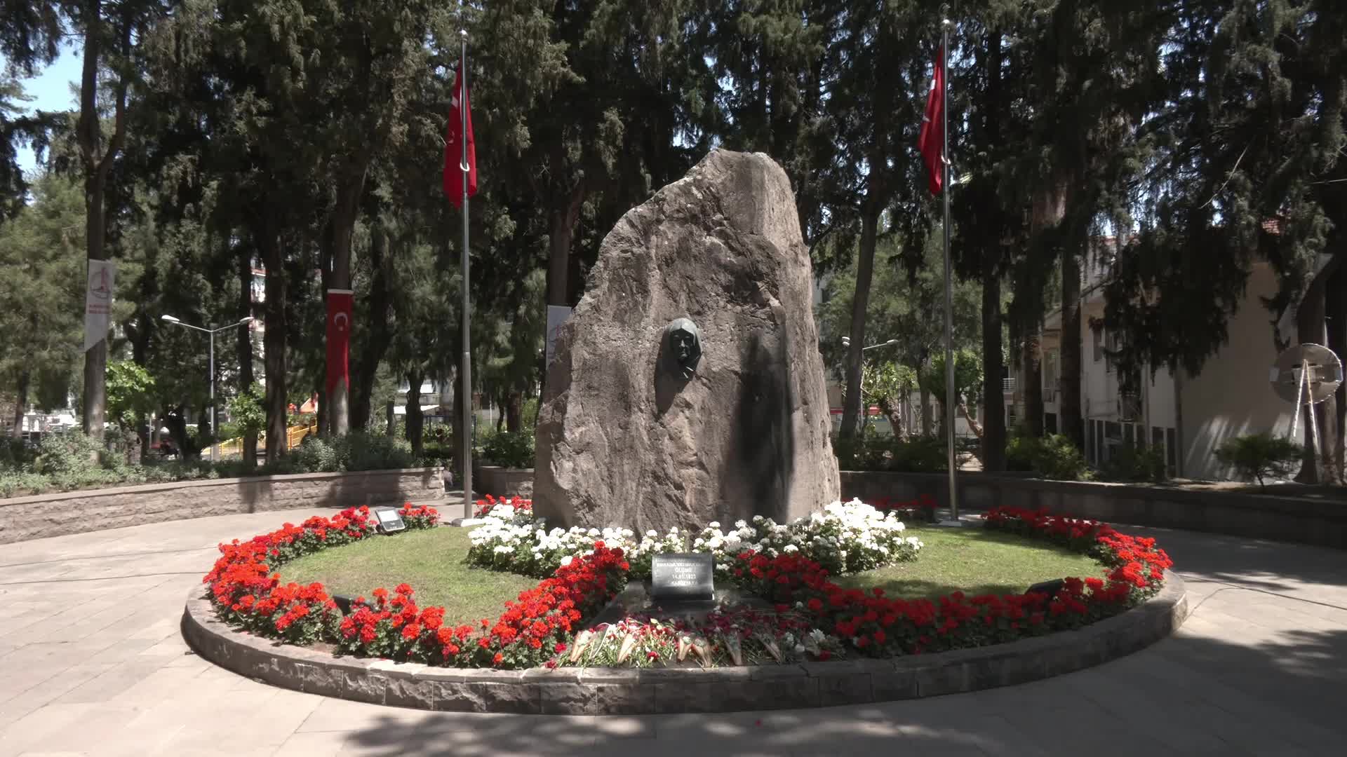 İzmir'de Zübeyde Hanım Anıt Mezarı’nda Anneler Günü anması