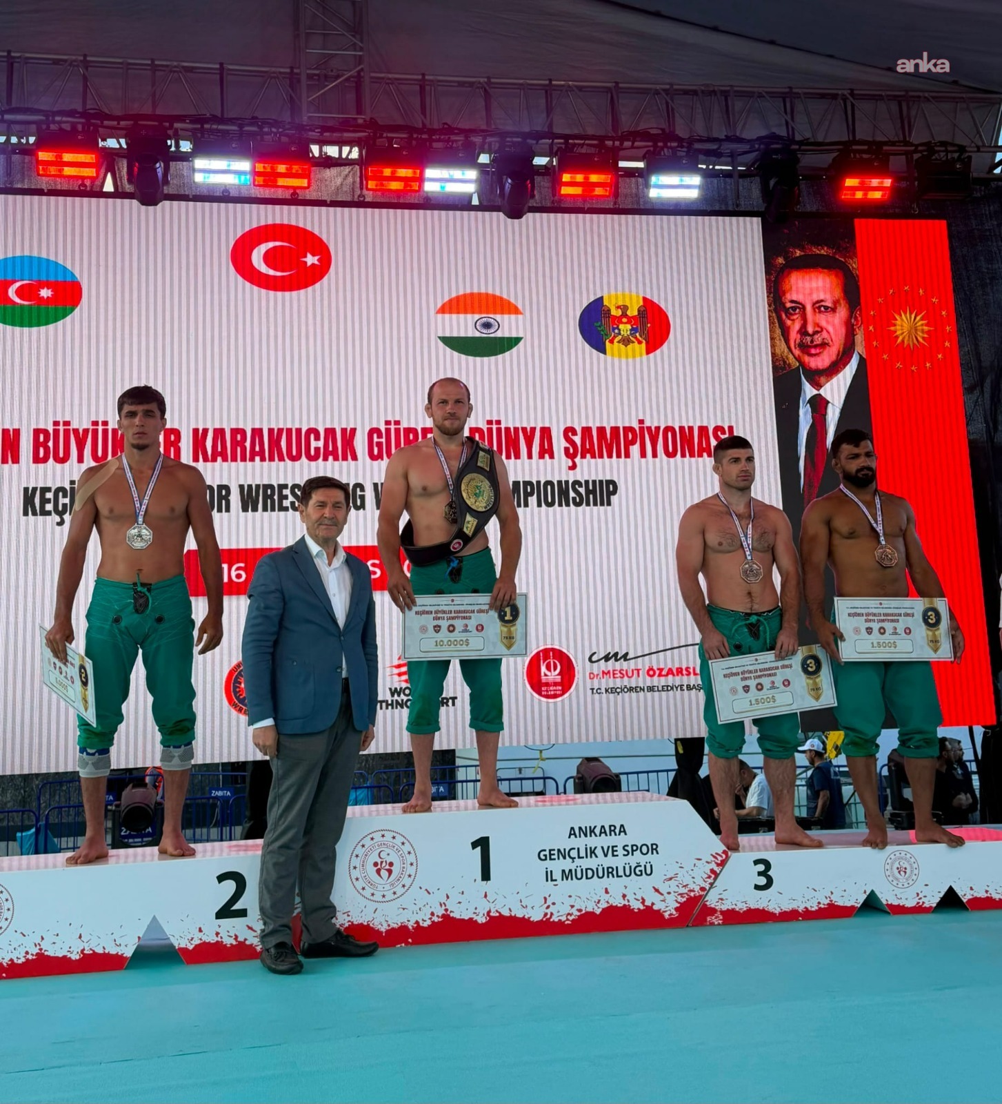 Bursa Büyükşehir Belediyesporlu Fazlı Eryılmaz dünya şampiyonu oldu