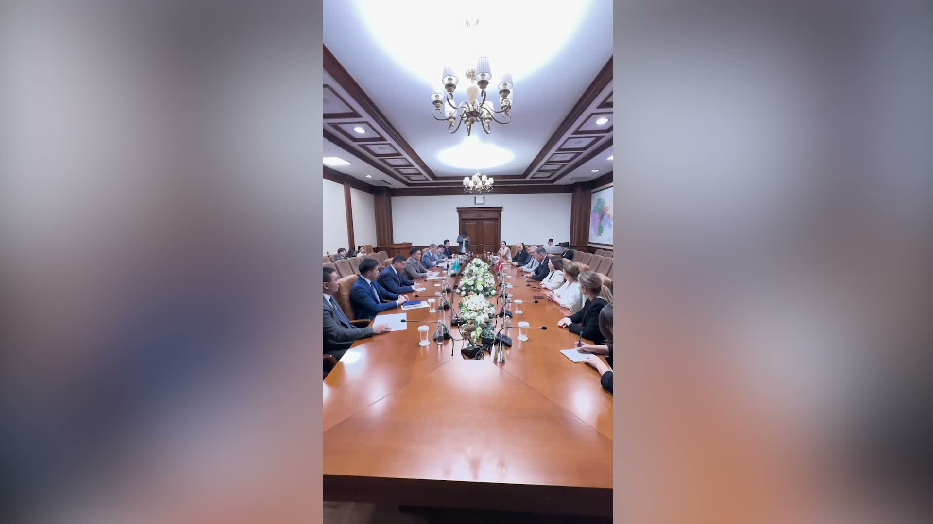 İzmir Büyükşehir Belediye Başkanı Tugay, Kazakistan’da İzmir için yeni iş birliklerinin kapısını araladı