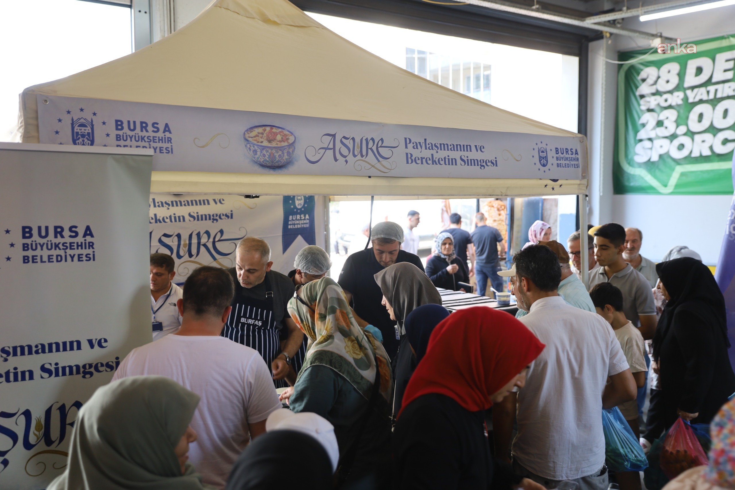 Bursa Büyükşehir Belediyesi’nin aşure ikramları Gürsu’da devam etti