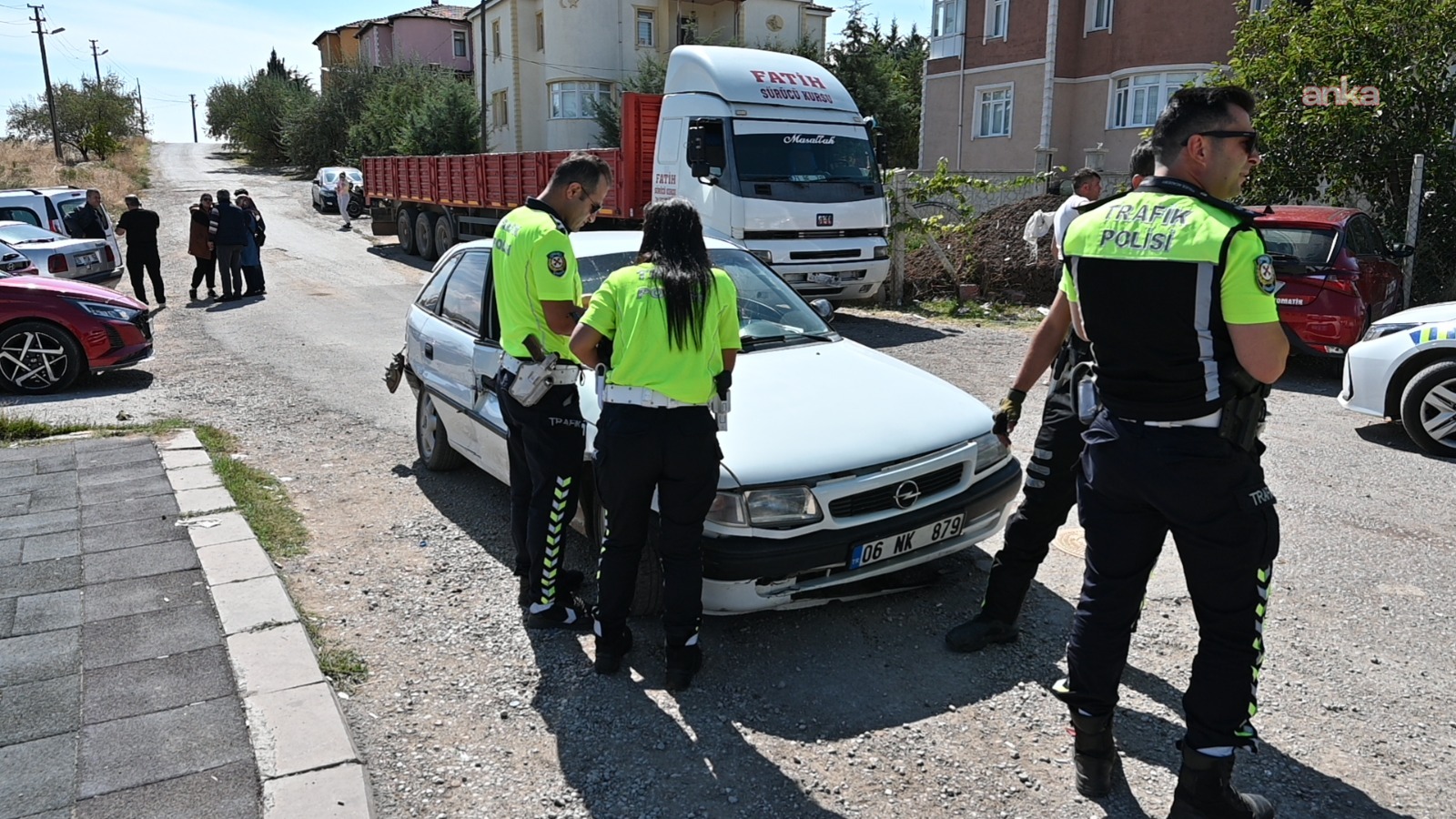 Kırıkkale’de ehliyetsiz sürücü ile aday sürücünün araçları çarpıştı