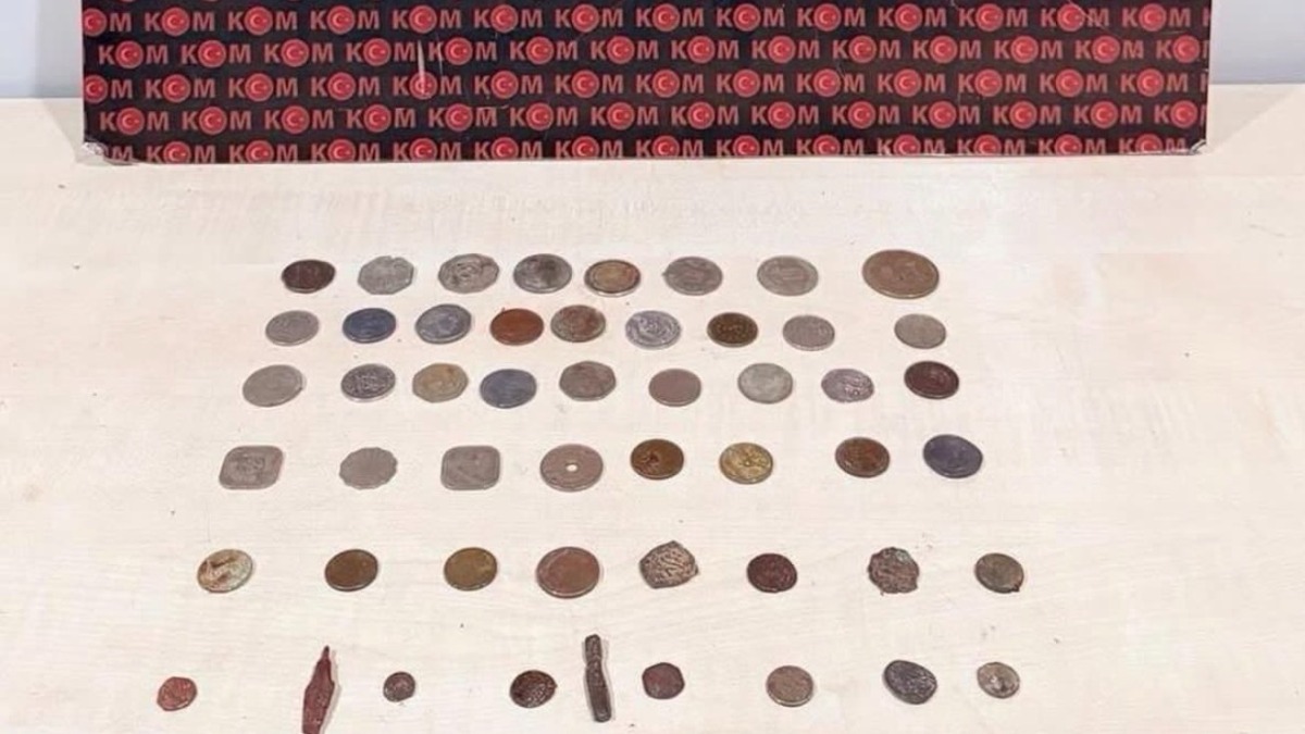 Mardin'de tarihi eser operasyonu: 48 adet tarihi sikke ve 2 obje ele geçirildi