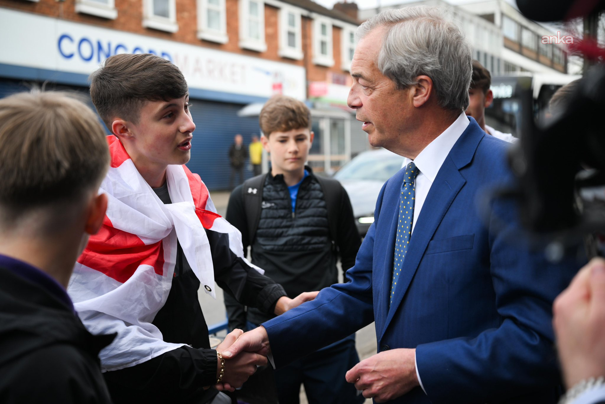 İngiltere’de yerel seçimlerde göçmen karşıtı Reform UK birinci parti oldu