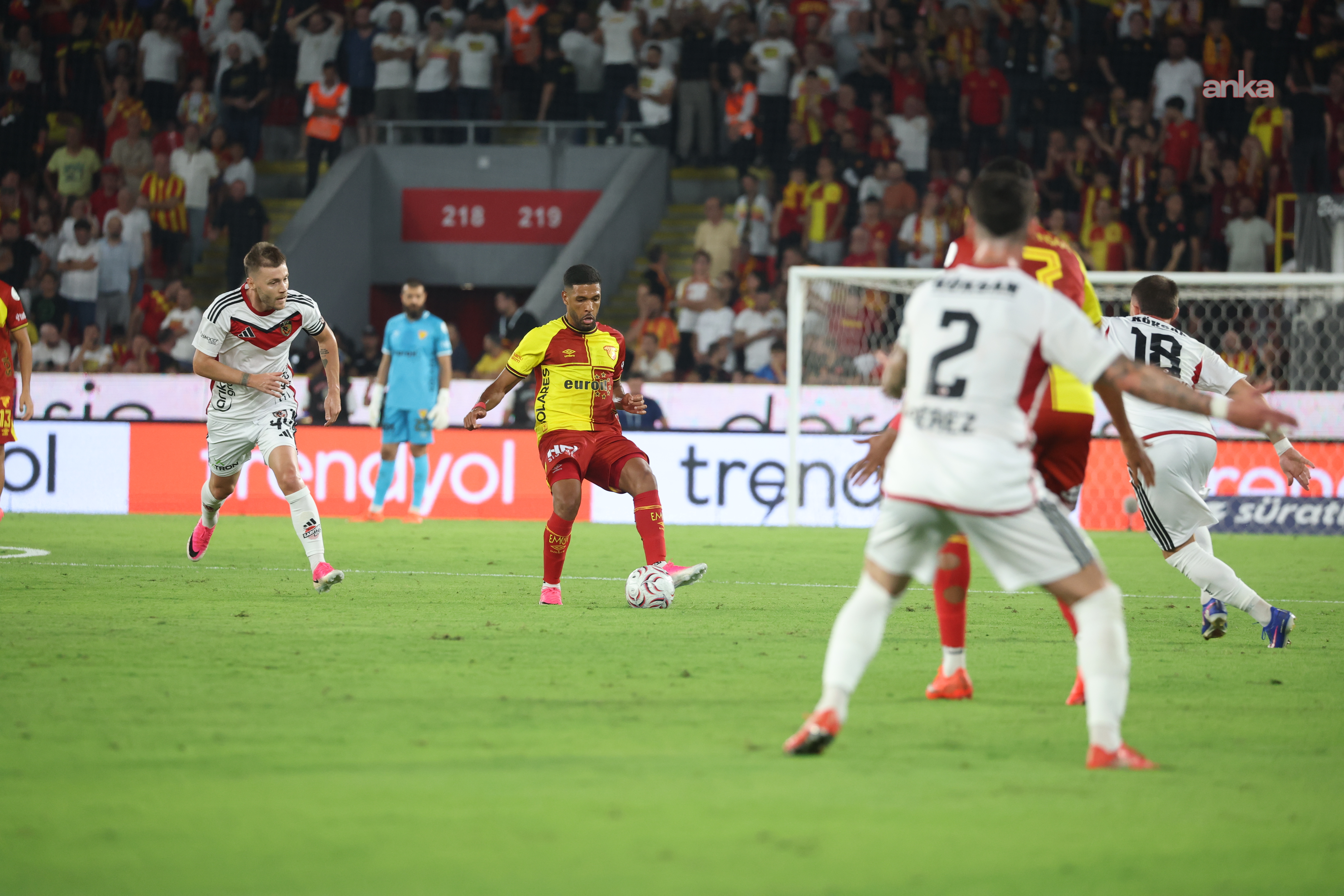 Gaziantep FK, İzmir deplasmanından 4-2 galip ayrıldı