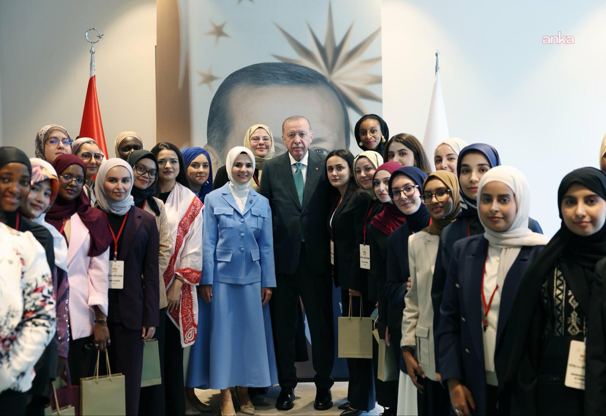Erdoğan, Genç Müslüman Kadınlar Liderlik Programı katılımcılarını kabul etti