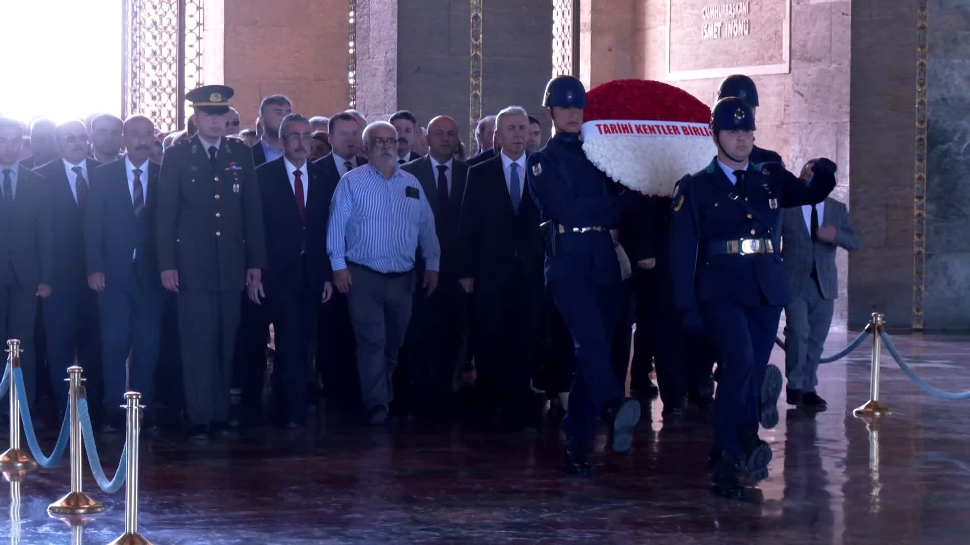 Tarihi Kentler Birliği üyeleri seçimin ardından Anıtkabir’i ziyaret etti