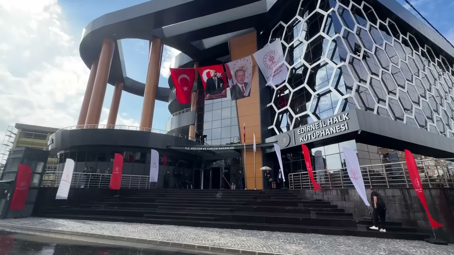 Bakan Ersoy, Edirne'de Halk Kütüphanesi'ni açtı: Kütüphane açmak geleceğe yatırım yapmaktır