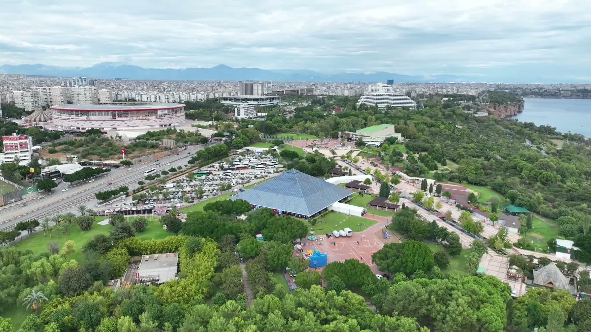 16. Antalya Kitap Fuarı, “Bugünü Oku, Geleceği Yaz” temasıyla başladı