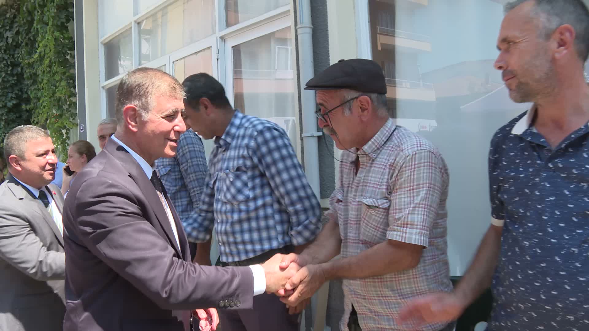 İzmir Büyükşehir Belediyesi'nden incir üreticisine "10 bin adet kerevet" desteği