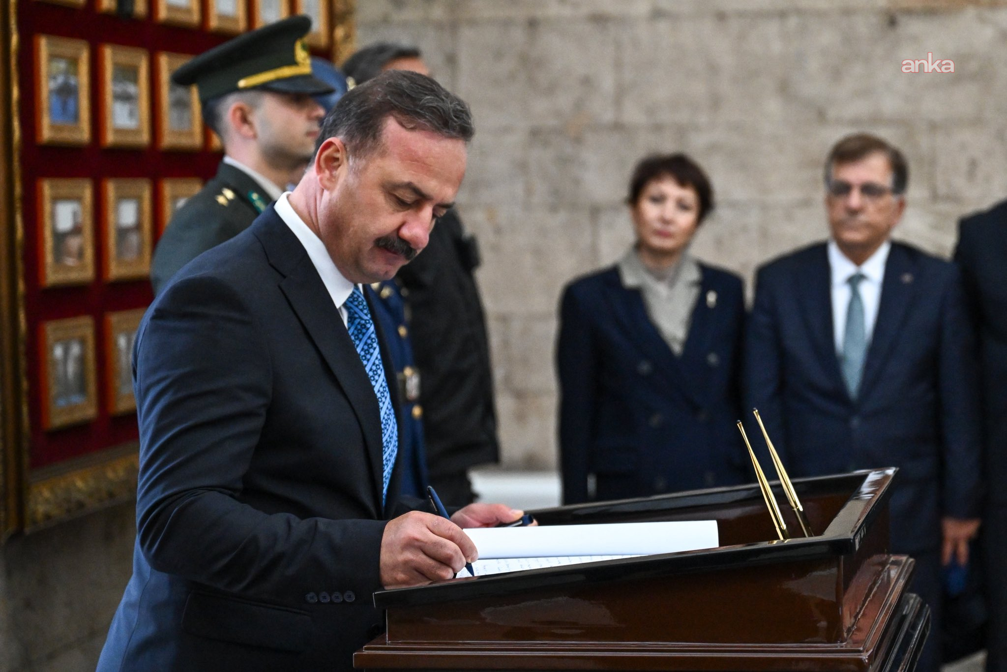 Anahtar Parti, 2. kuruluş yıl dönümünde yöneticileri ve teşkilat üyeleriyle Anıtkabir’i ziyaret etti