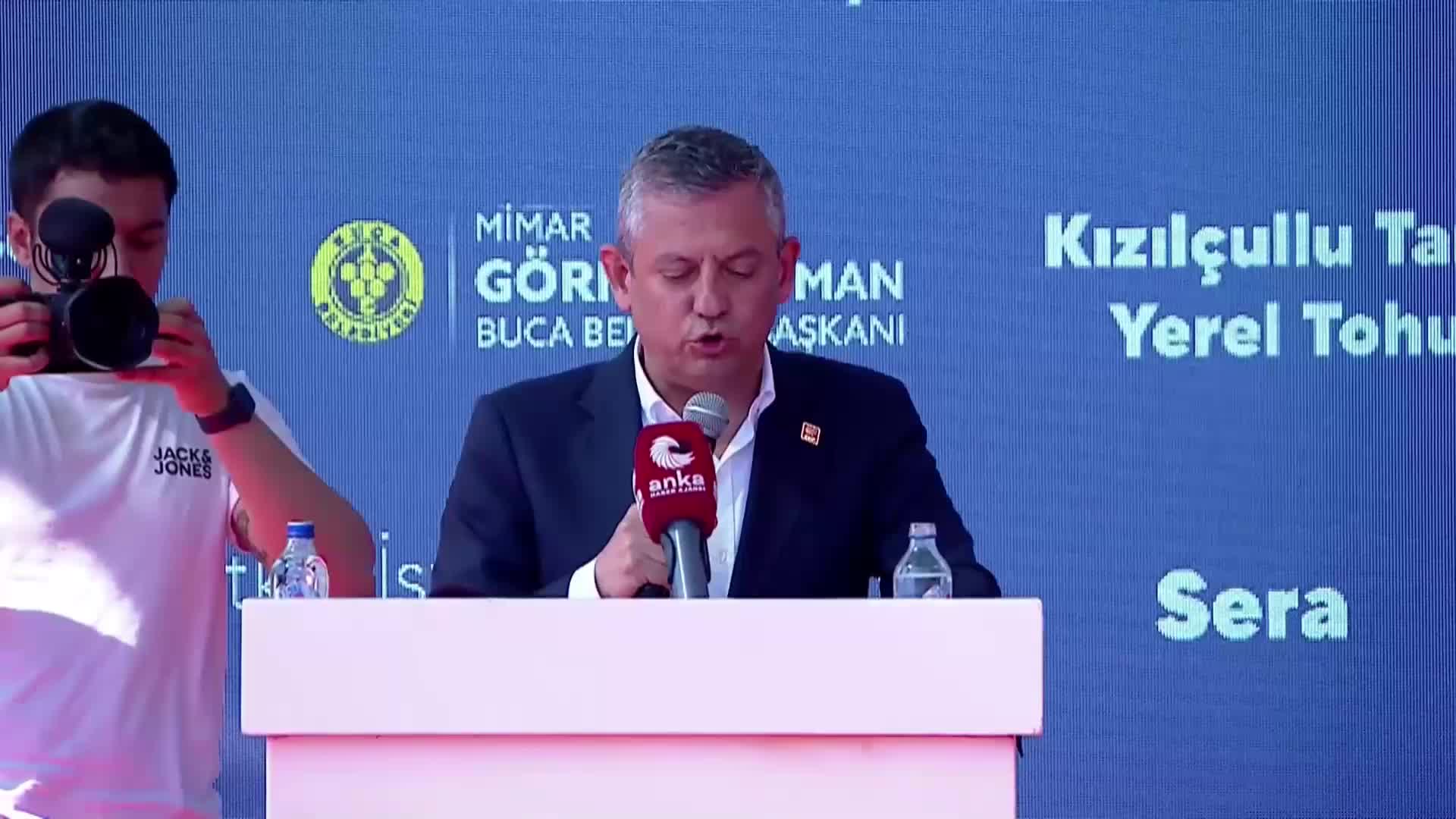 Özgür Özel'den gençlere: "Az sıkın dişinizi. İktidar değişiyor, yasaksız Türkiye, vizesiz Avrupa geliyor"