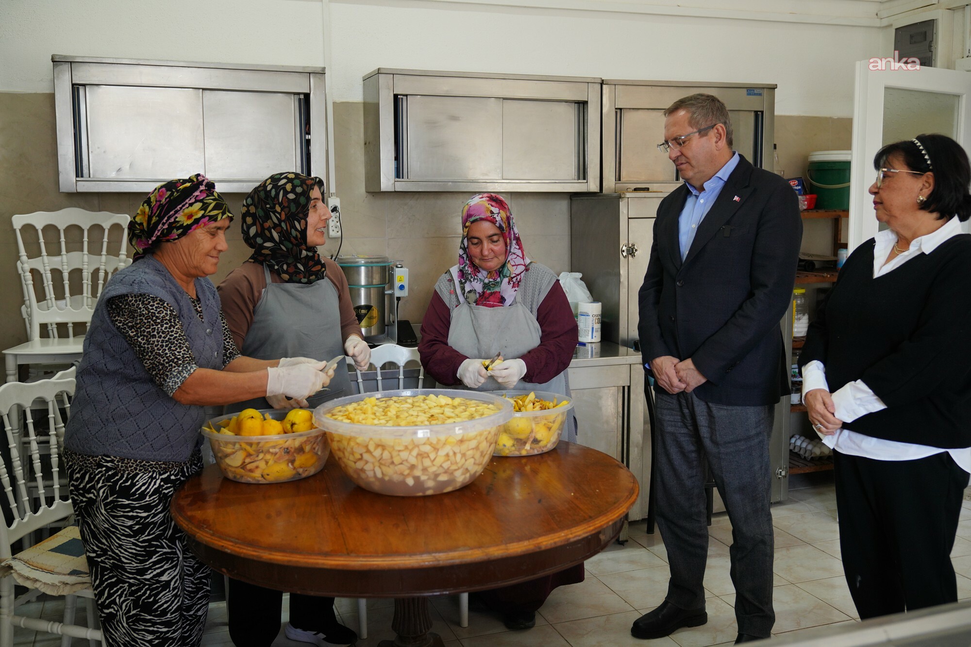 Ayvalık'ta kadın emeği ekonomik kazanca dönüşüyor