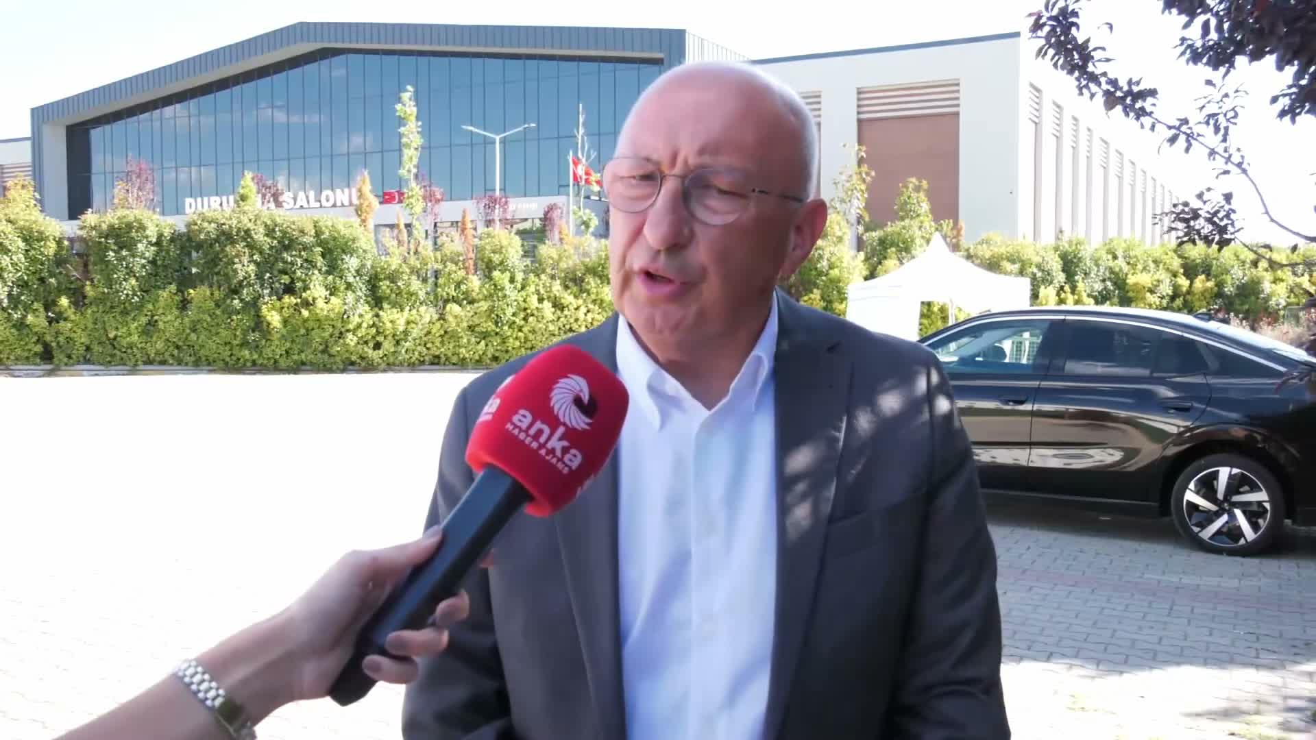 YENİ Parti Genel Başkan Yardımcısı Utku Çakırözer'den Silivri Cezaevi ziyareti: Silivri'nin kapısında hak, hukuk, adalet, çağrısında bulunuyoruz