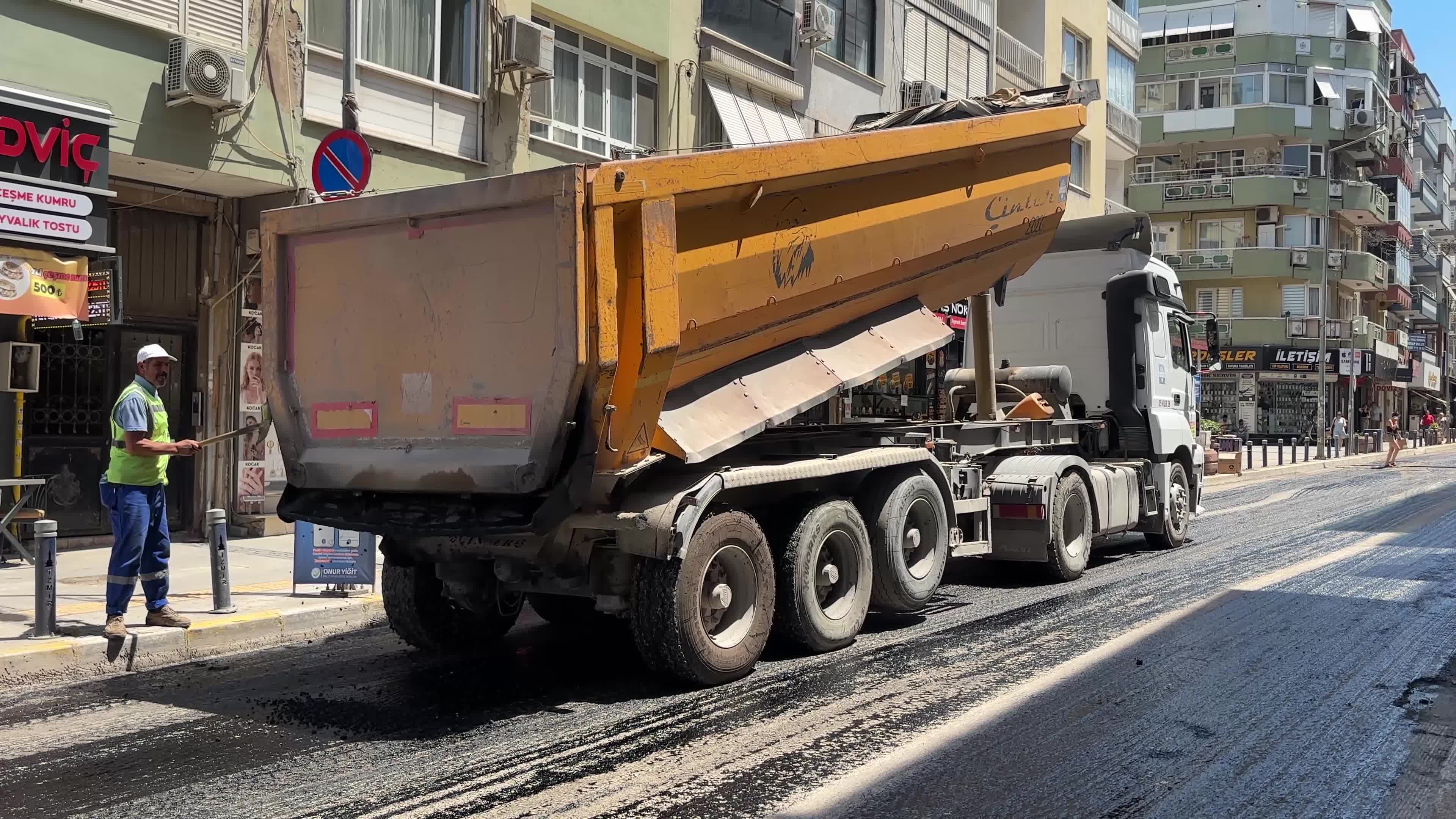 Balçova Ata Caddesi tamamen yenileniyor