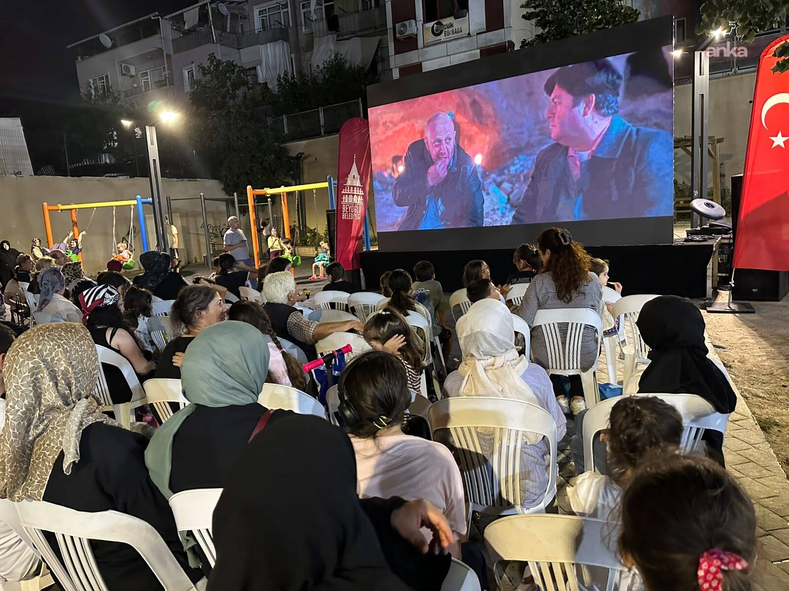 Beyoğlu’nda yaz akşamlarının eğlencesi açık hava sineması