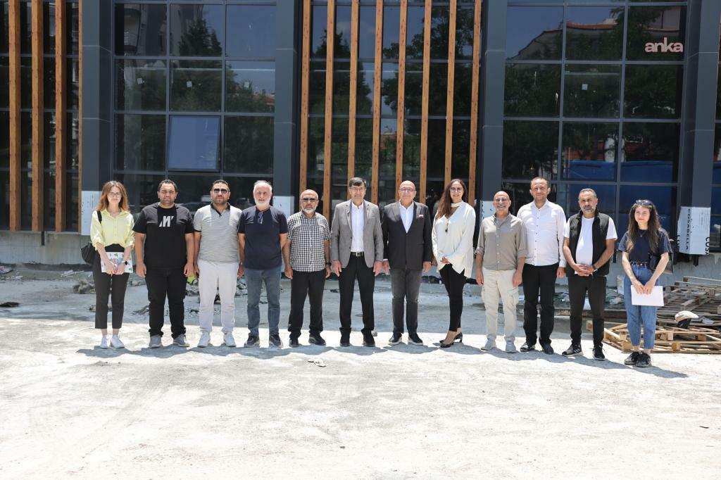 Kütahya Belediye Başkanı Kahveci, Kütüphane ve Kültür Merkezi’nde incelemelerde bulundu