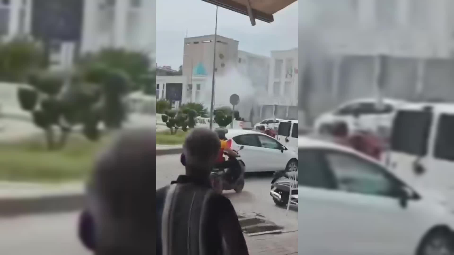 Osmaniye Belediyesi önünde motosikletini yaktı