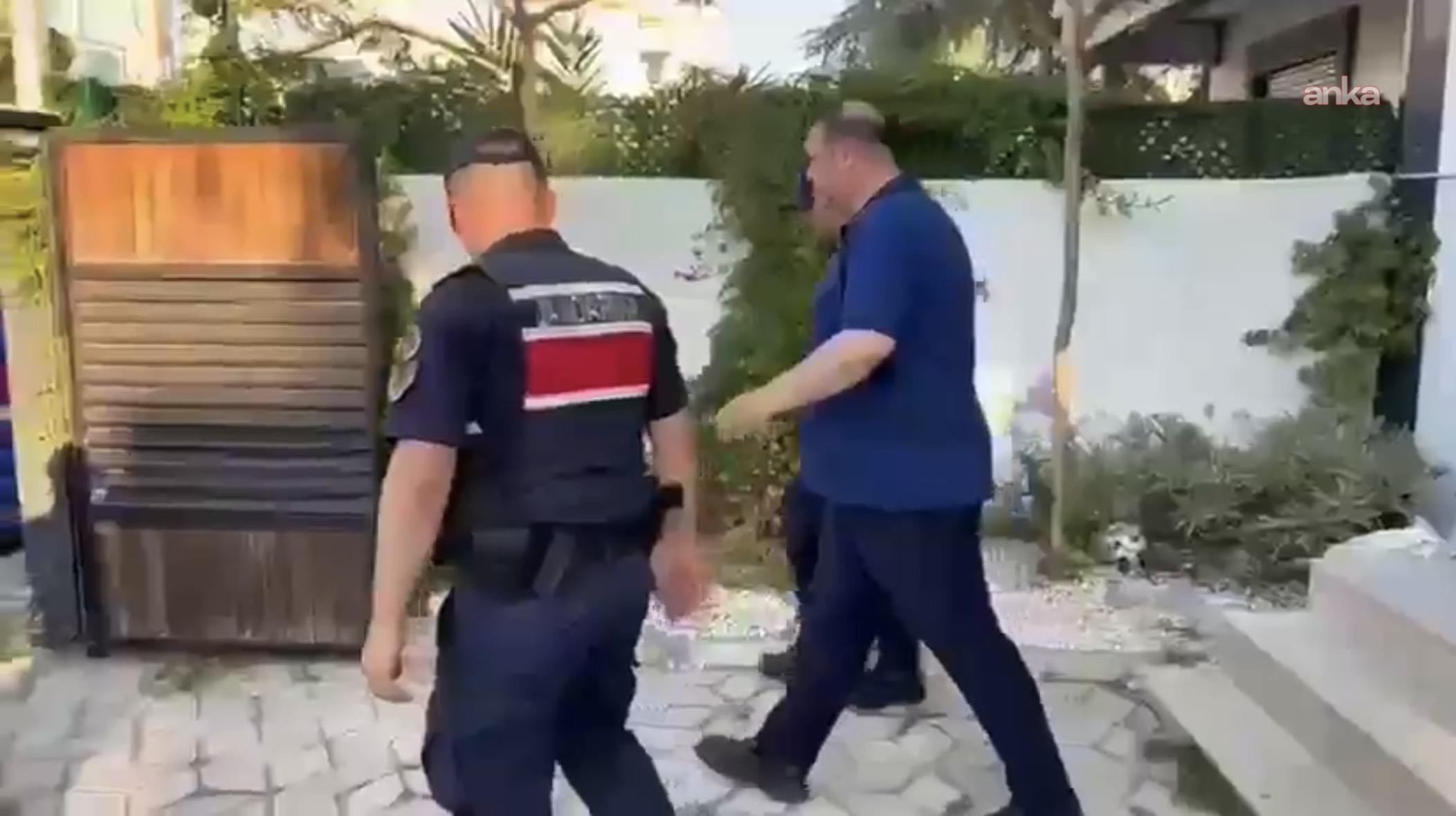 Menderes Belediyesi'ne operasyon... Belediye Başkanı Çiçek dahil 15 şüpheli tutuklama talebiyle hâkimliğe sevk edildi