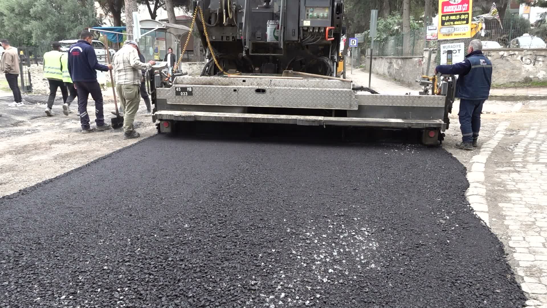 Manisa Büyükşehir Belediyesi’nden Muradiye’de sıcak asfalt mesaisi