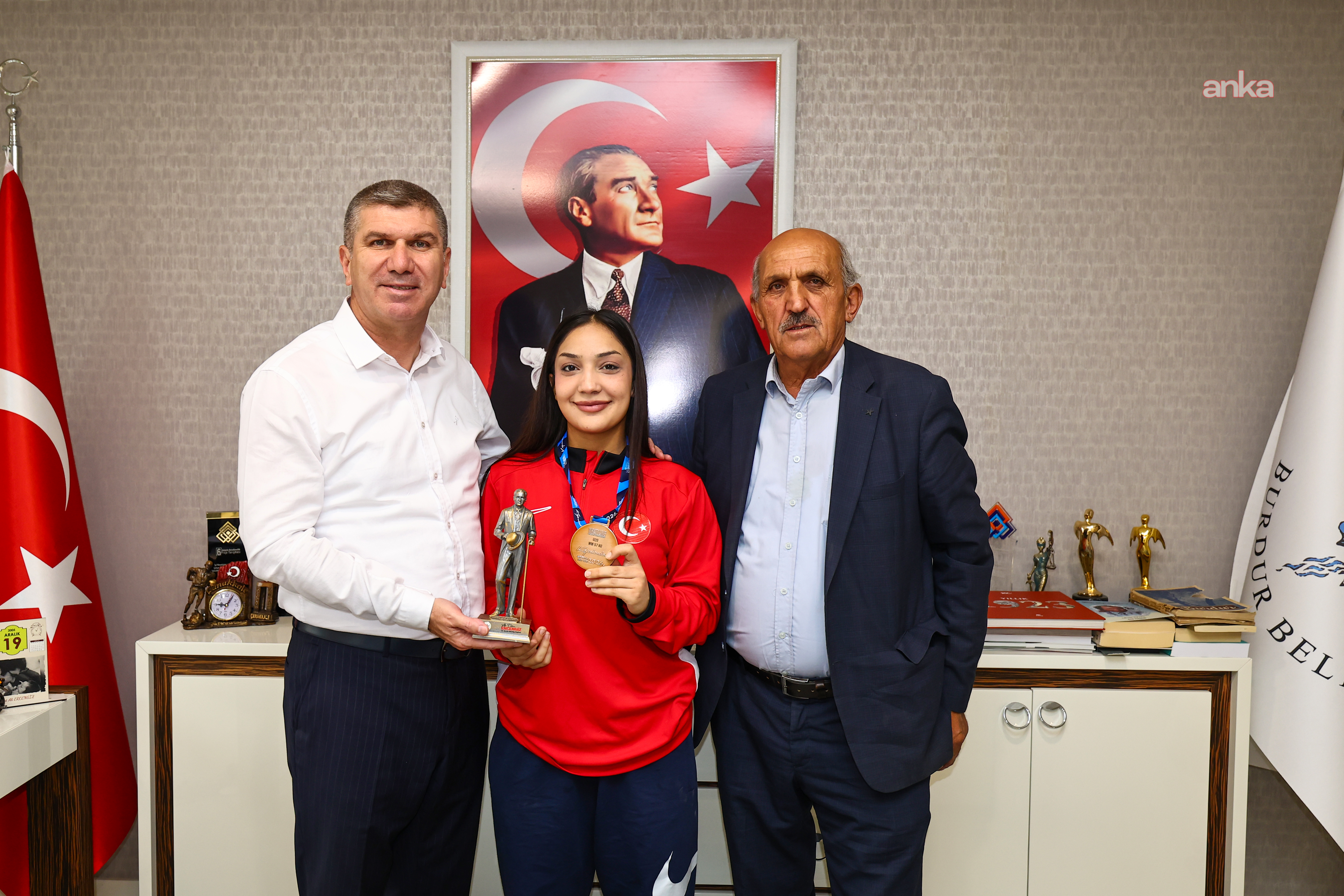 Burdur Belediye Başkanı Ercengiz, Balkan üçüncüsü Aslı Köle'yi ağırladı
