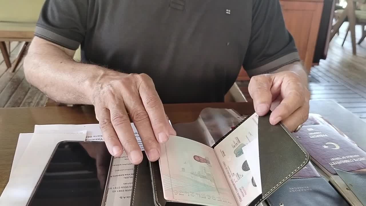 Fransa ve Türkiye'den ayrı ayrı emekli yurttaş Kanada'dan vize alamadı: "Yeter artık çektirdikleri vize çilesi"