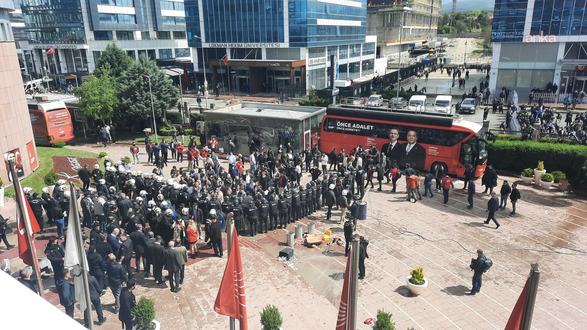 Dünya basını: CHP krizi, yalnızca parti içindeki 'liderlik krizi' değil, Türkiye'deki demokrasi, hukuk ve iktidar-muhalefet çekişmesidir