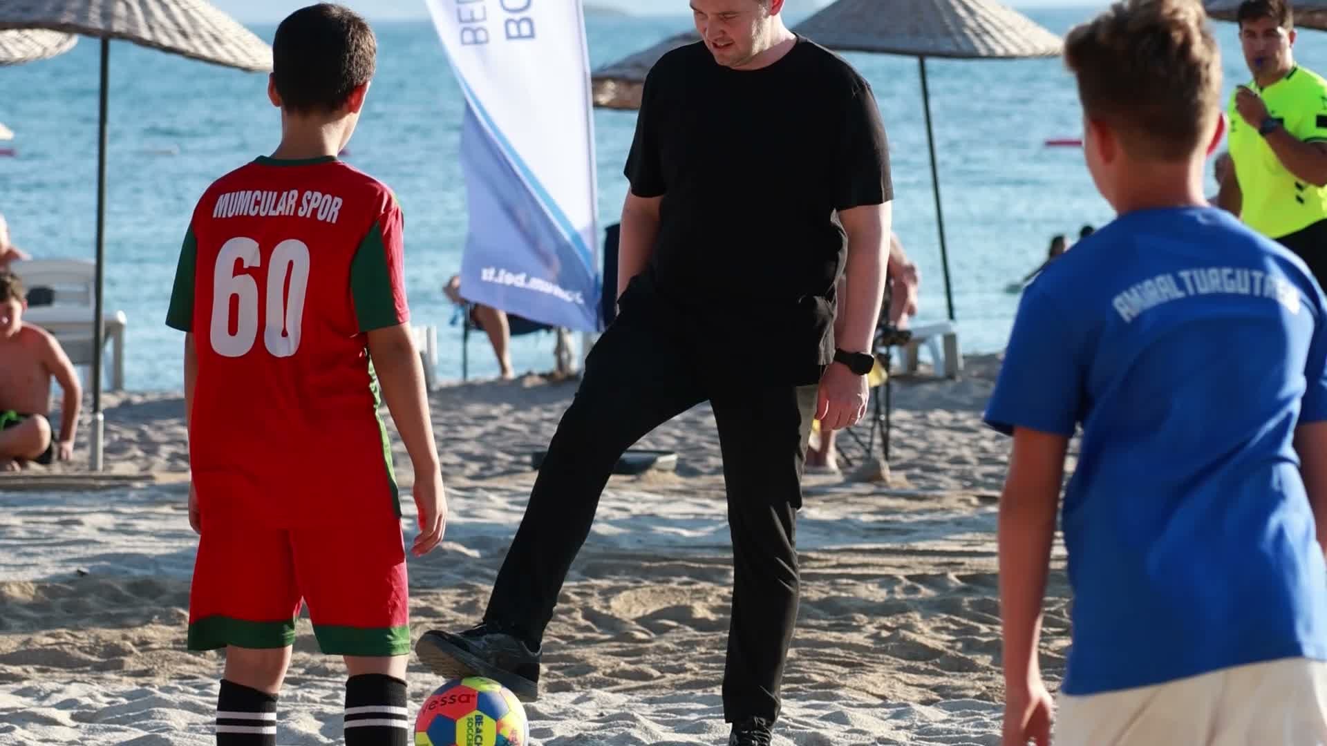 Bodrum'da Günbatımı Çocuk Plaj Futbol Şenliği başladı