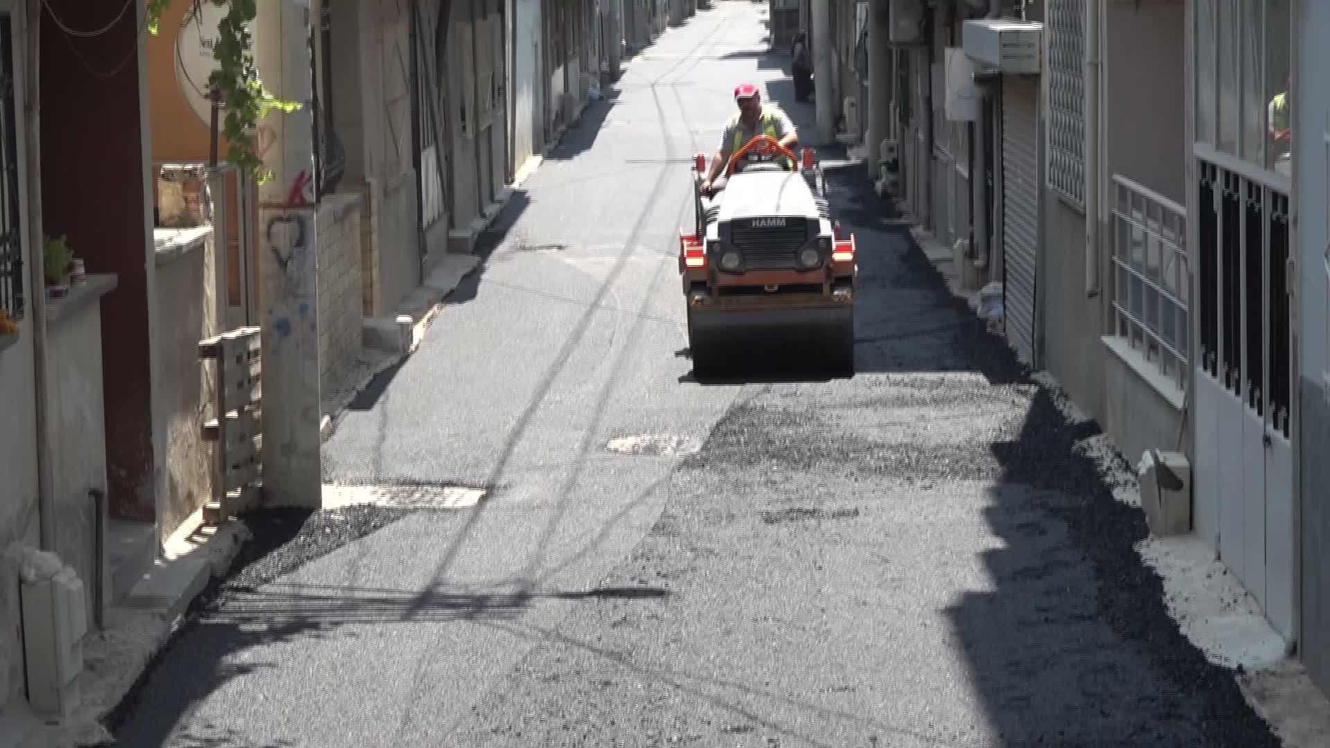 Bornova'da asfalt atağı: 282 sokak yenileniyor
