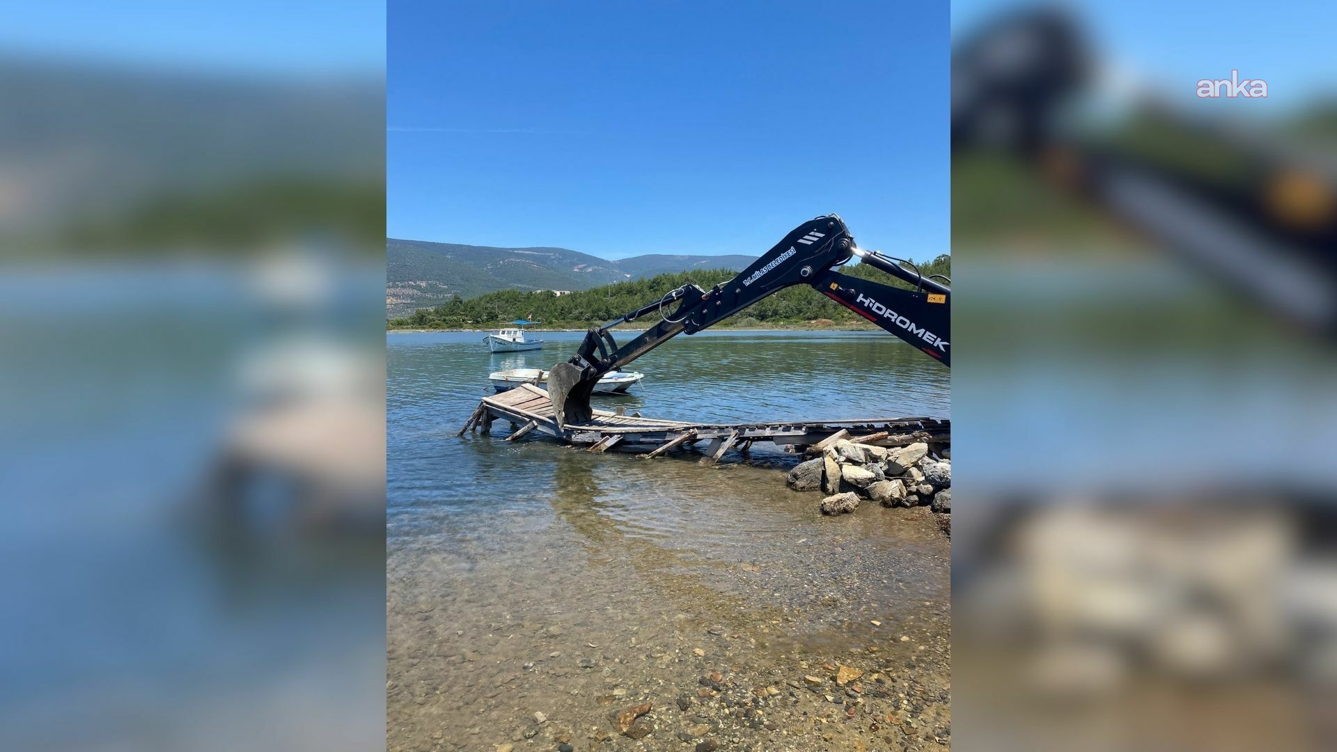 Milas Belediyesi, kıyı şeridini kaçak yapılardan temizliyor
