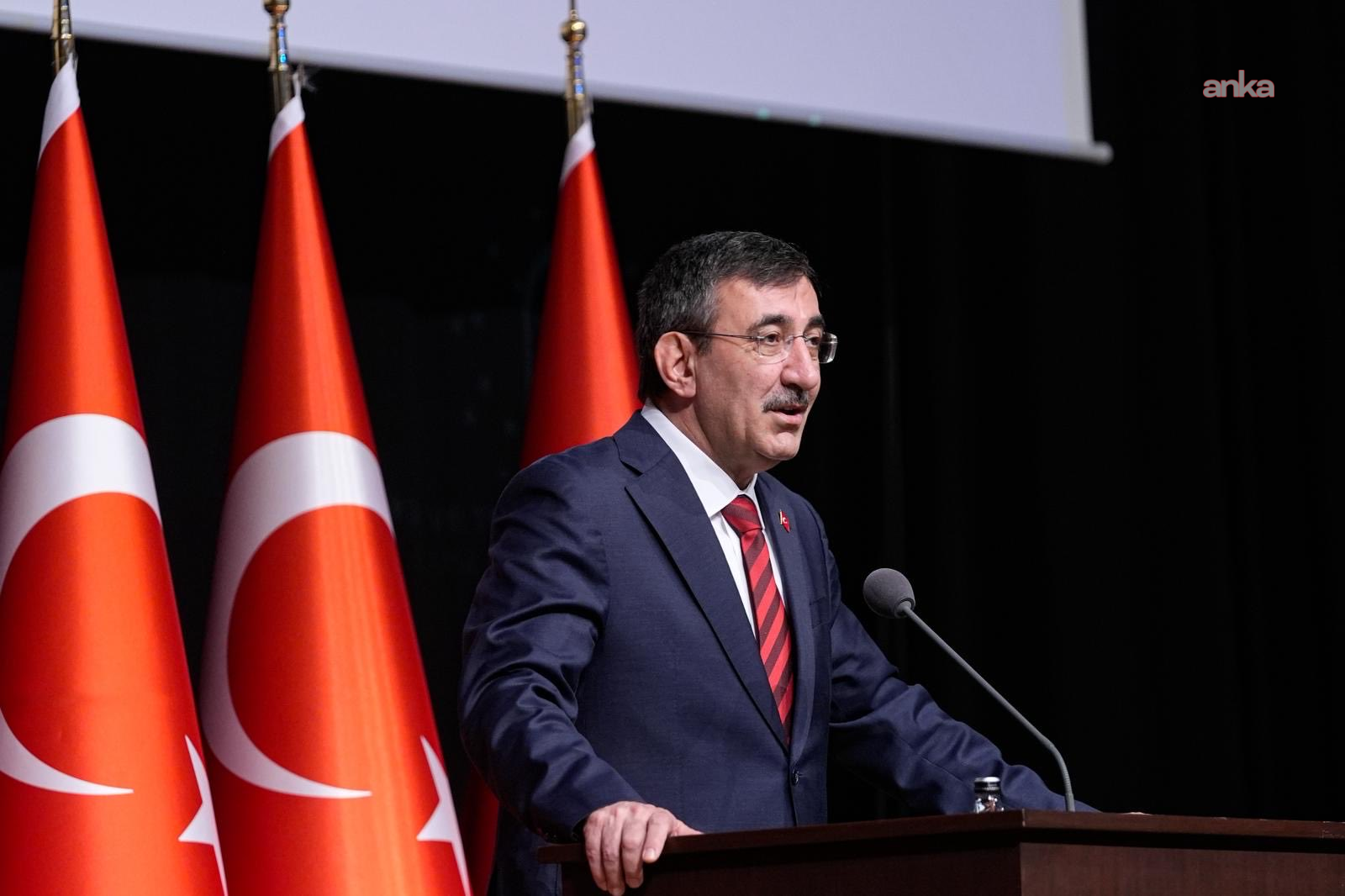 Cevdet Yılmaz: 2028'de kadınların işgücüne katılımını yüzde 40'ın üzerine yükseltmeyi hedefliyoruz