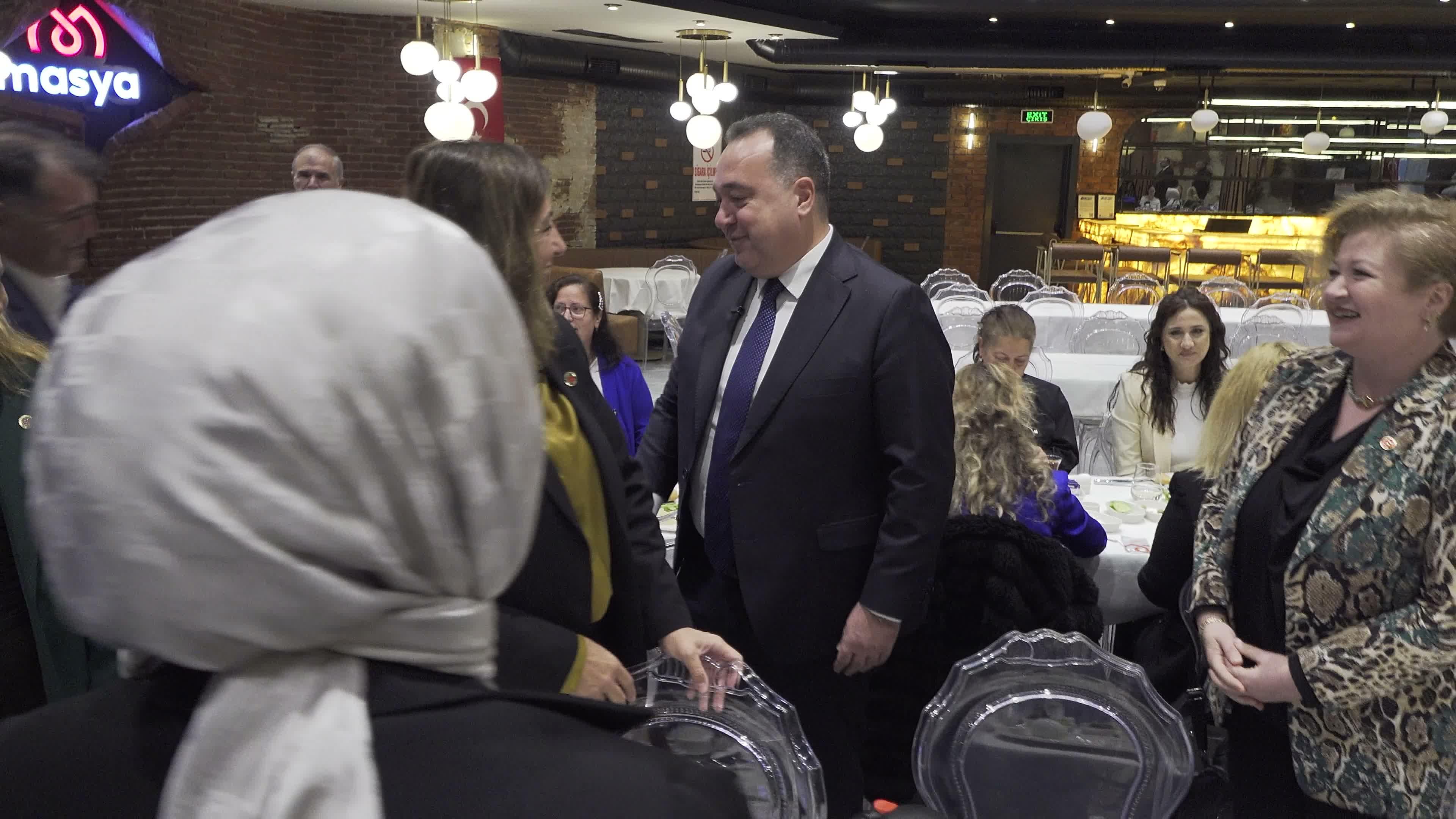 Manisa Büyükşehir Belediye Başkanı Dutlulu, kadın muhtarlarla bir araya geldi