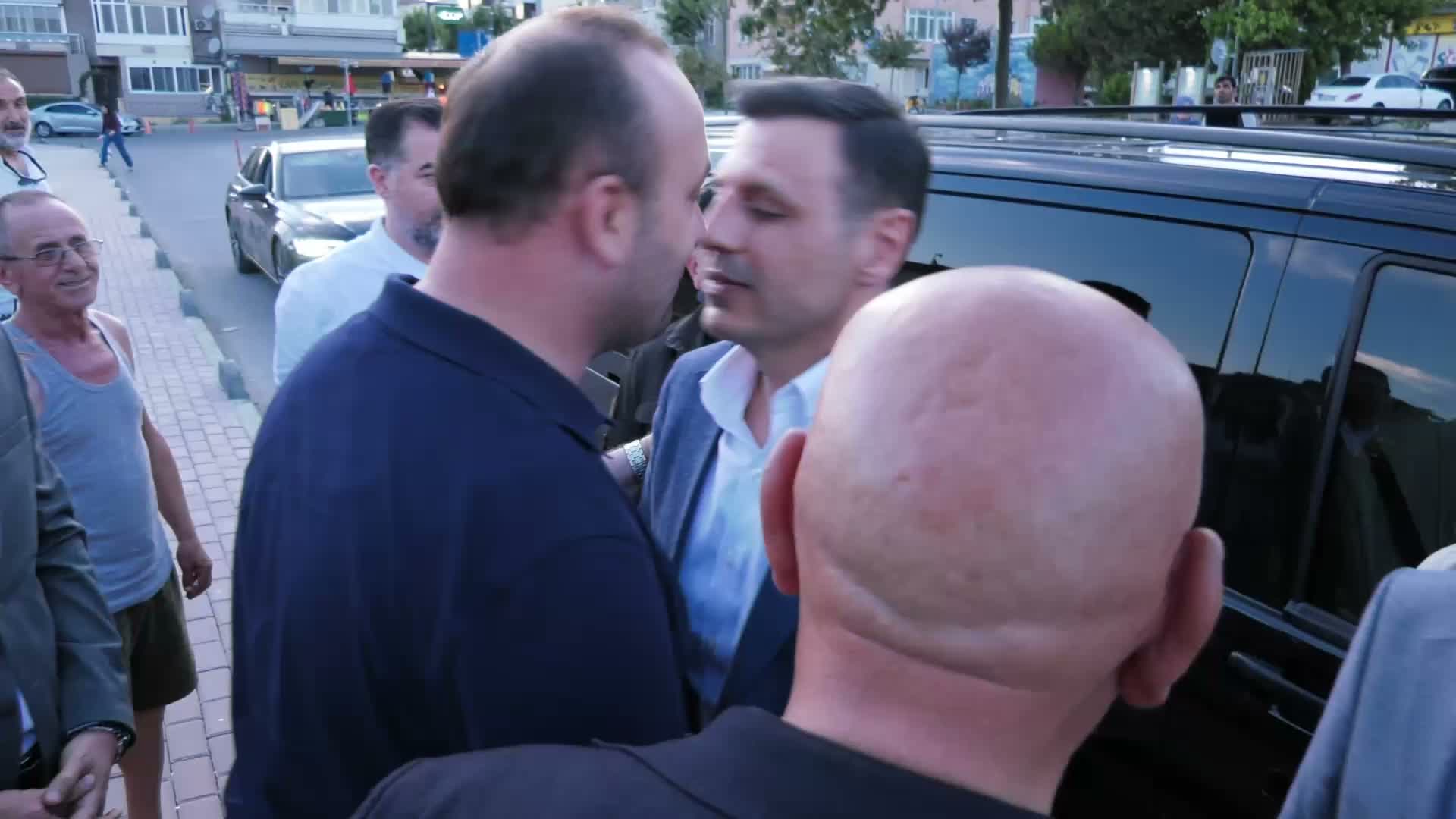 Silivri'deki yürüyüşte konuşan Özgür Çelik: “AK Parti yargısına saklanarak CHP’yi dizayn etmek istiyorsunuz”