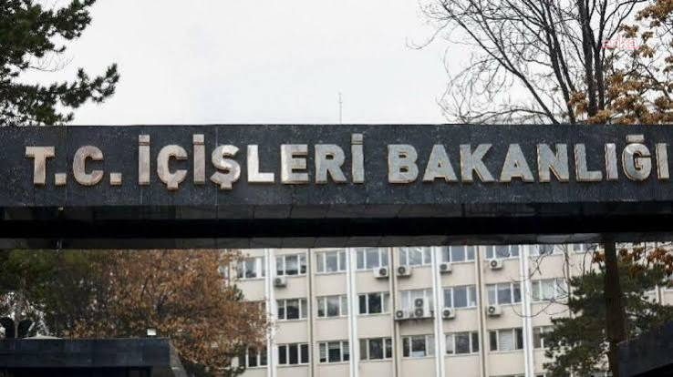 İçişleri Bakanlığı: "8 ülkede yakalanan 29'u kırmızı bültenle aranan 76 suçlu Türkiye'ye iade edildi"