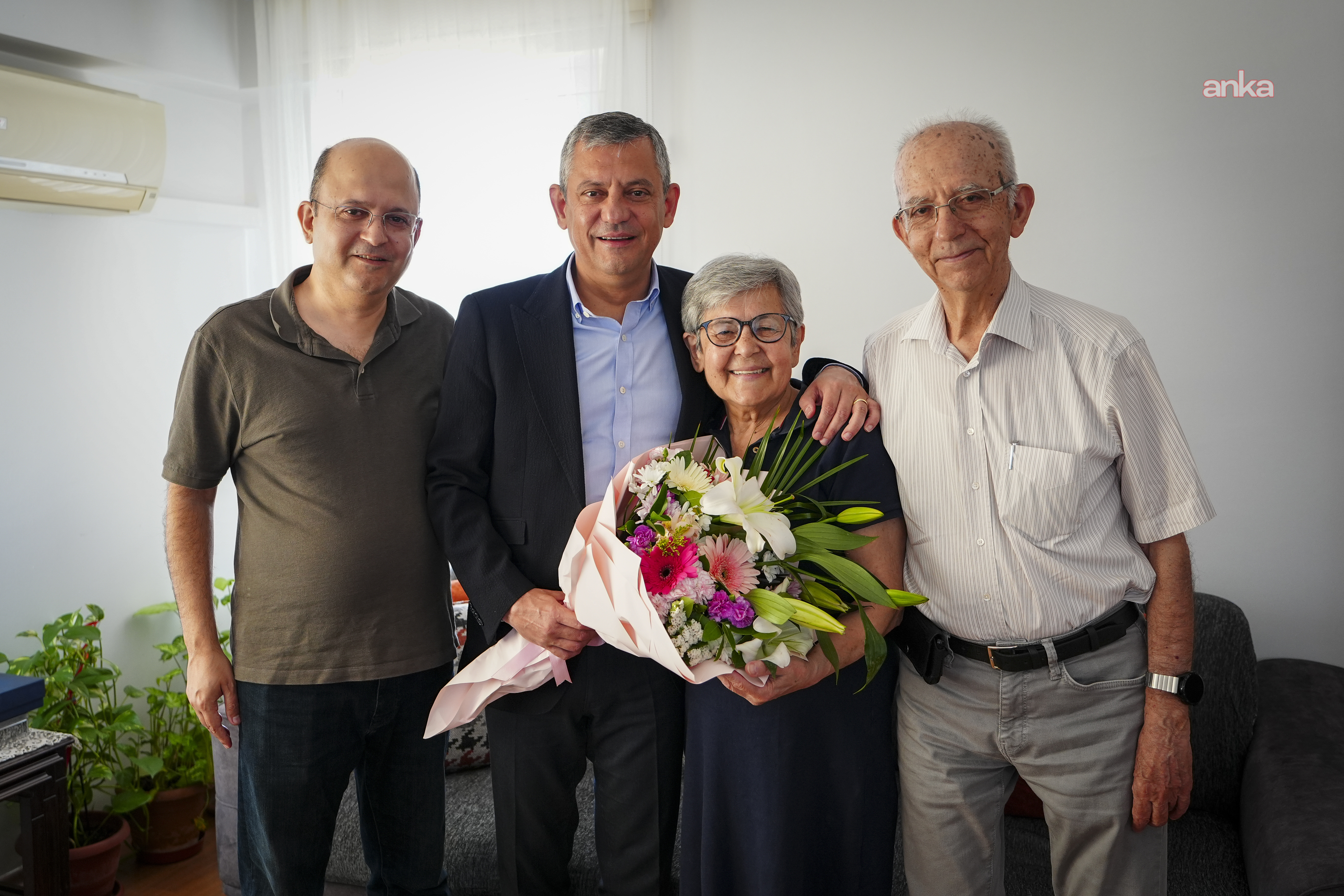 CHP Genel Başkanı Özel'den Anneler Günü ziyaretleri