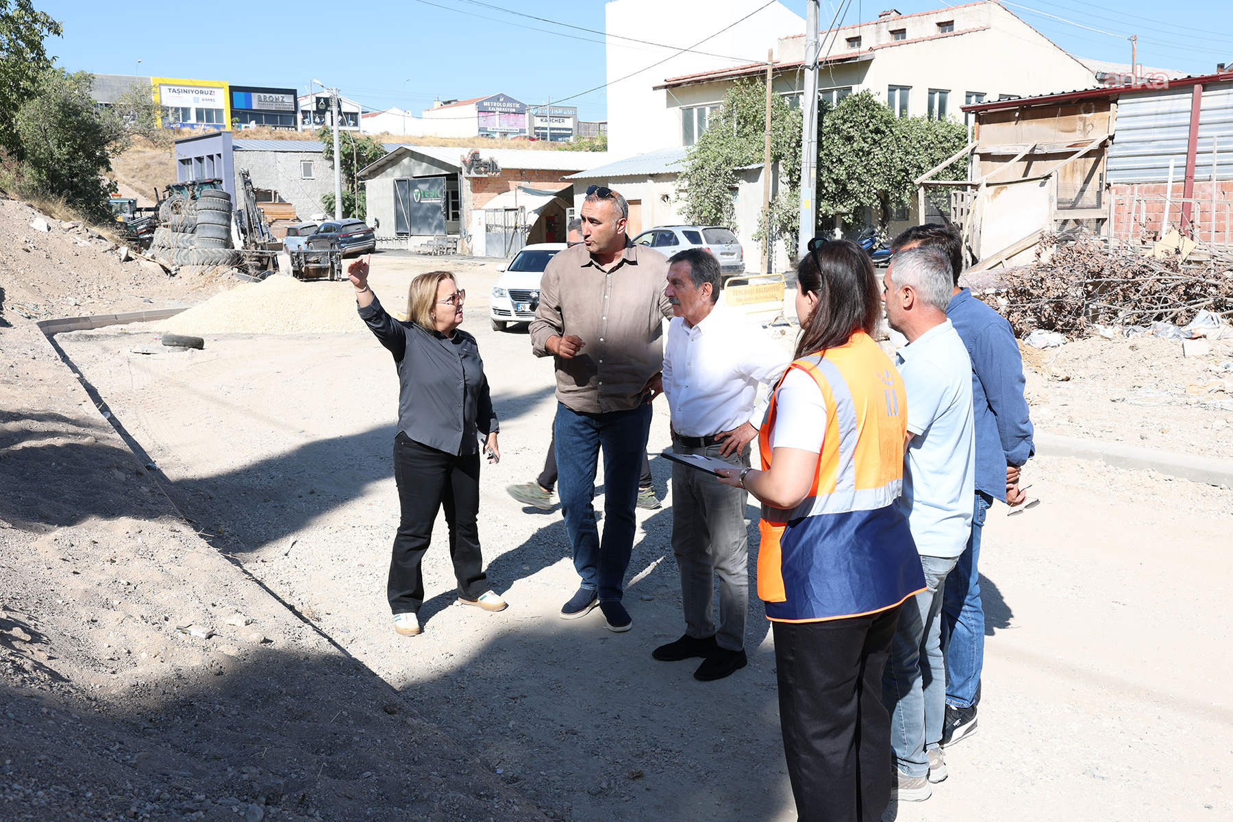 Tepebaşı Belediye Başkanı Ataç, mahallelerde devam eden çalışmaları denetledi