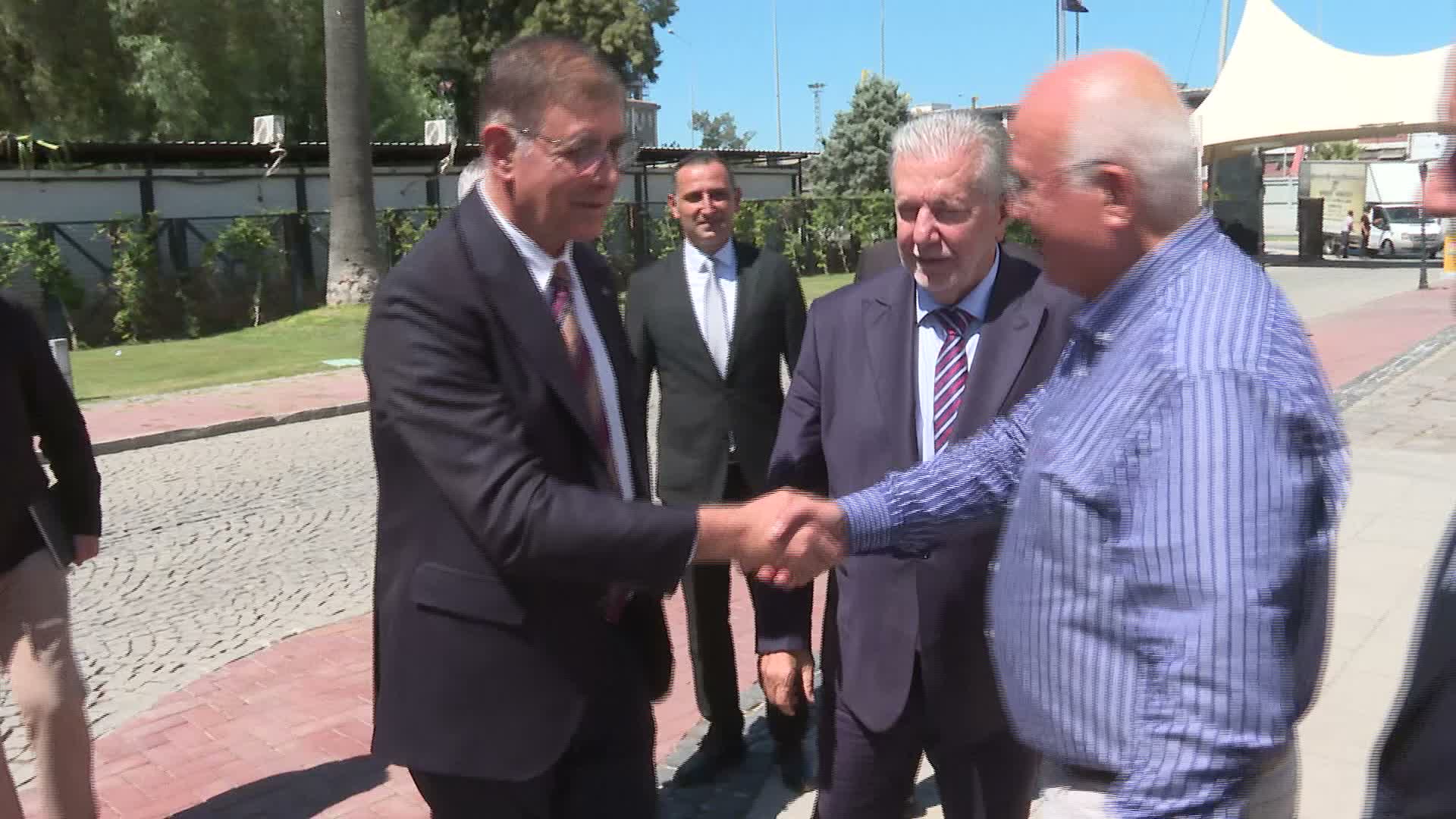 İzmir’de esnafın ruhsat sorunlarına ortak çözüm